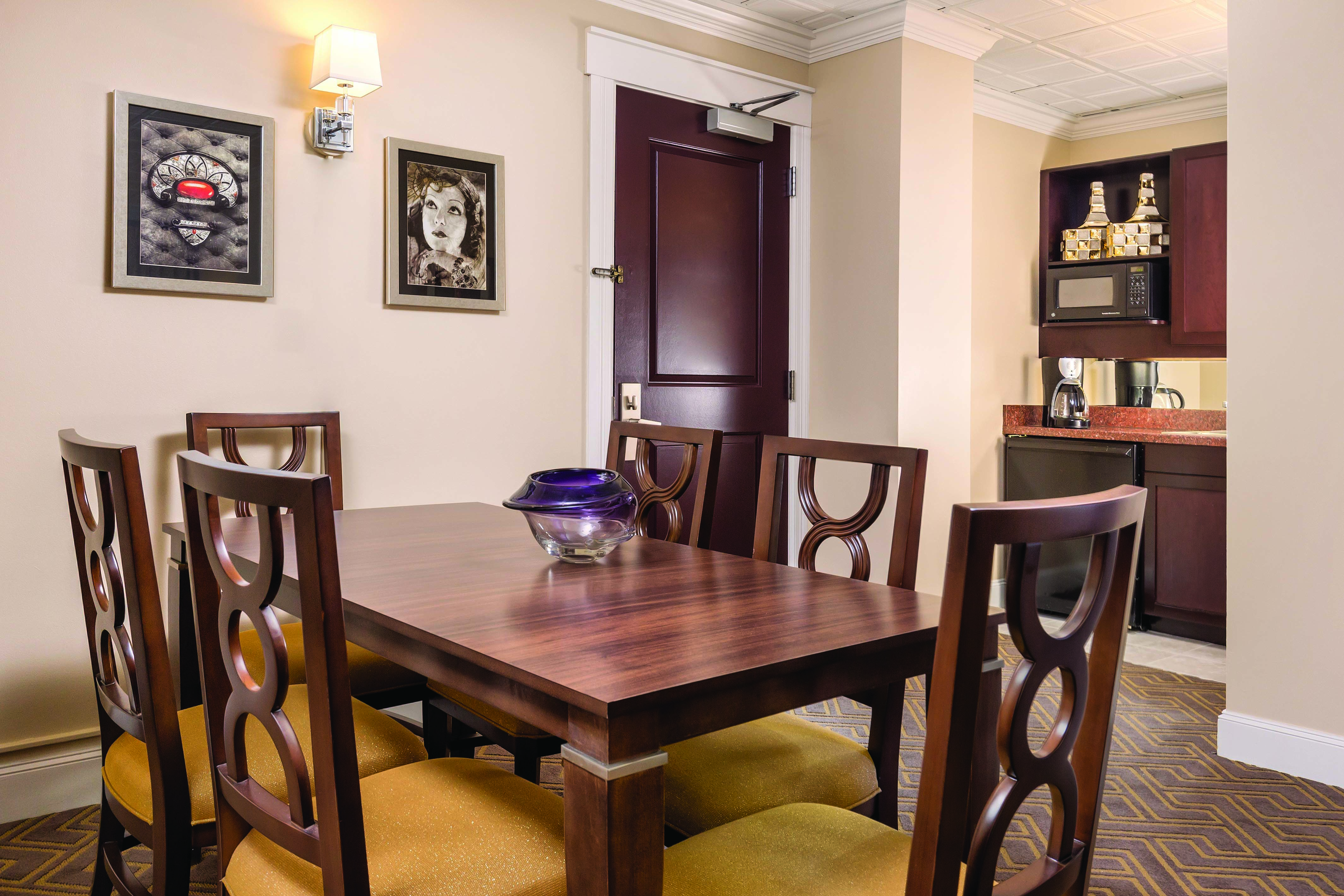 Guest room feature at the WorldMark Seattle - The Camlin in Seattle, Washington