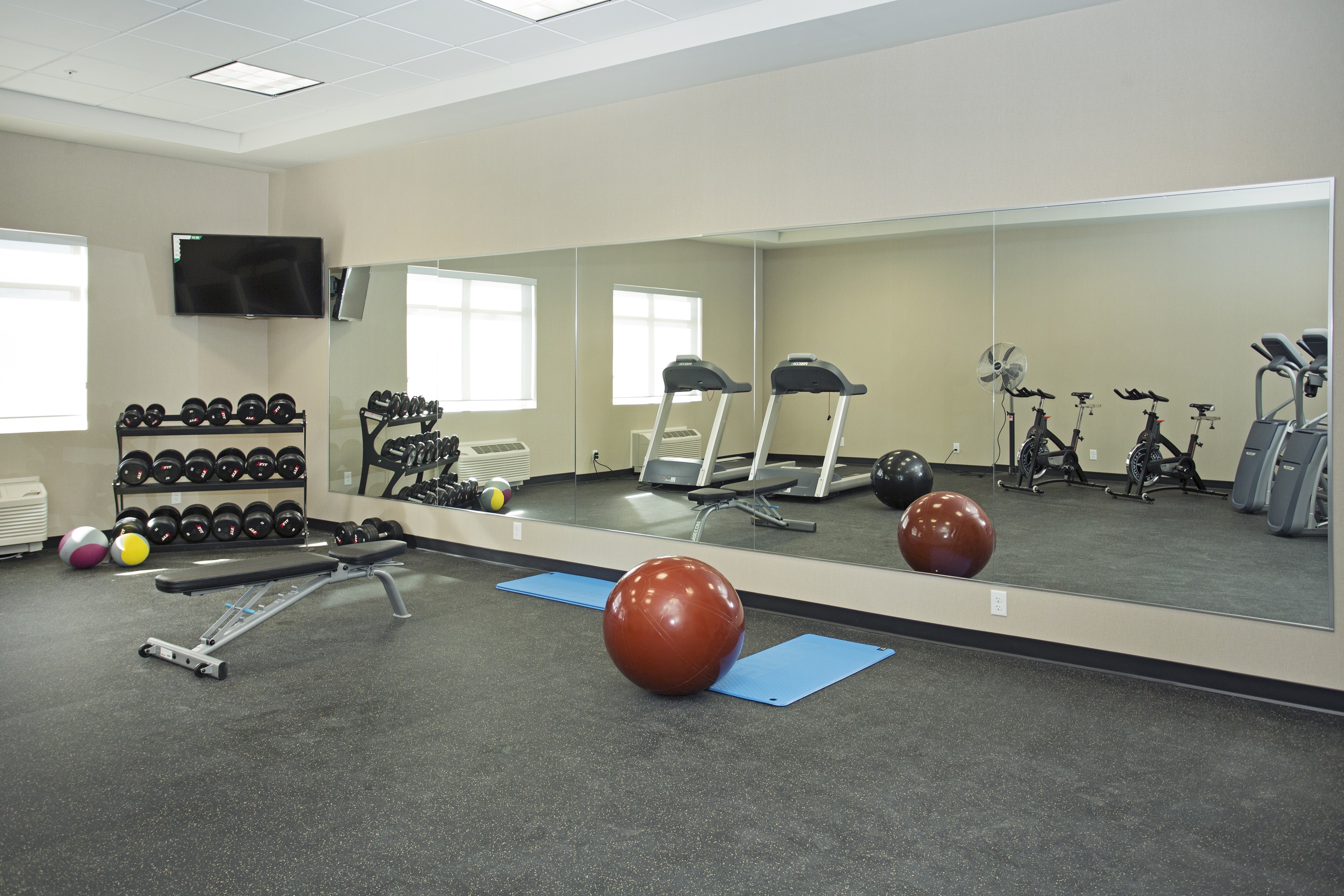 Fitness room at Wingate by Wyndham Calgary Airport in Calgary, Alberta