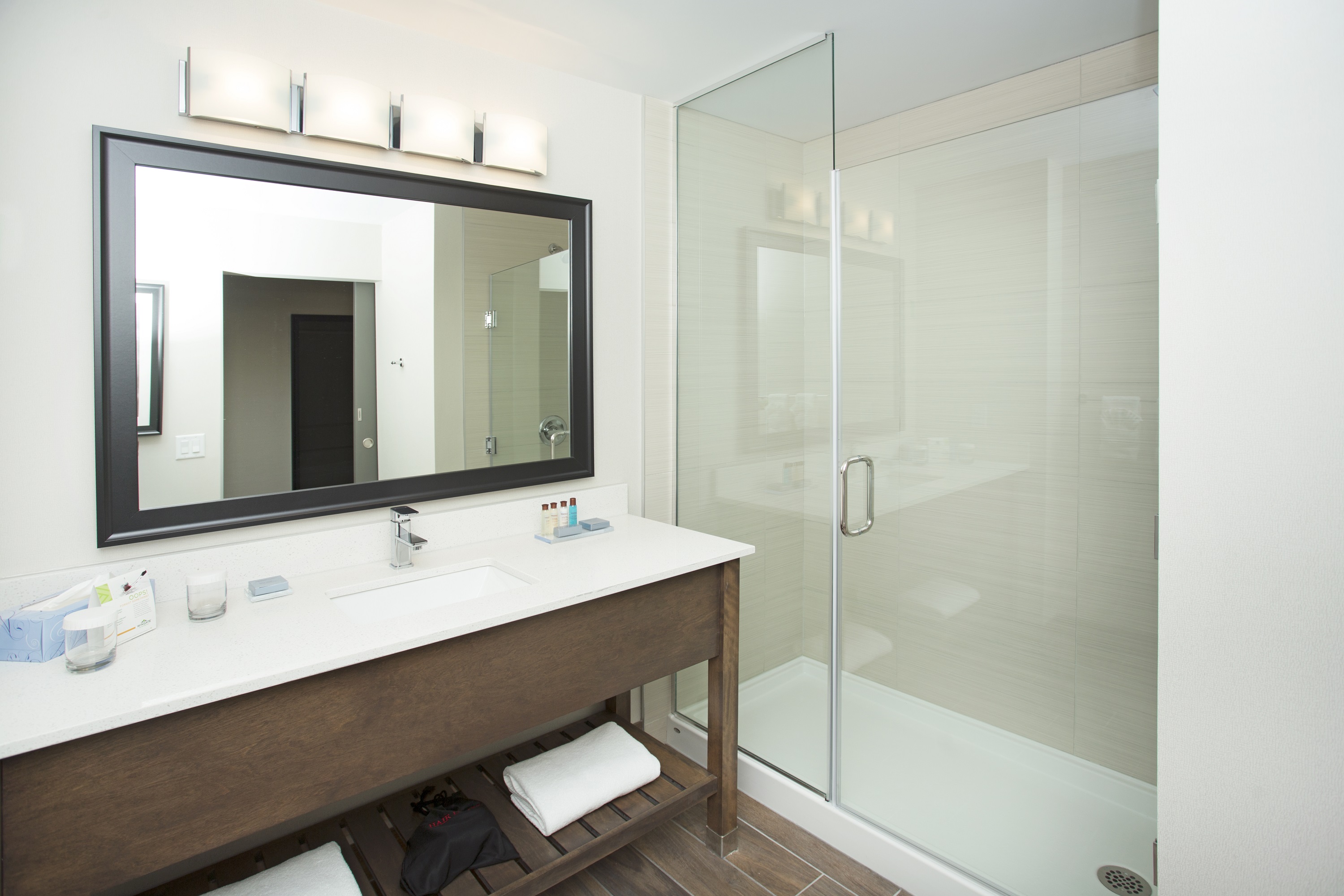 Guest room at the Wingate by Wyndham Calgary Airport in Calgary, Alberta