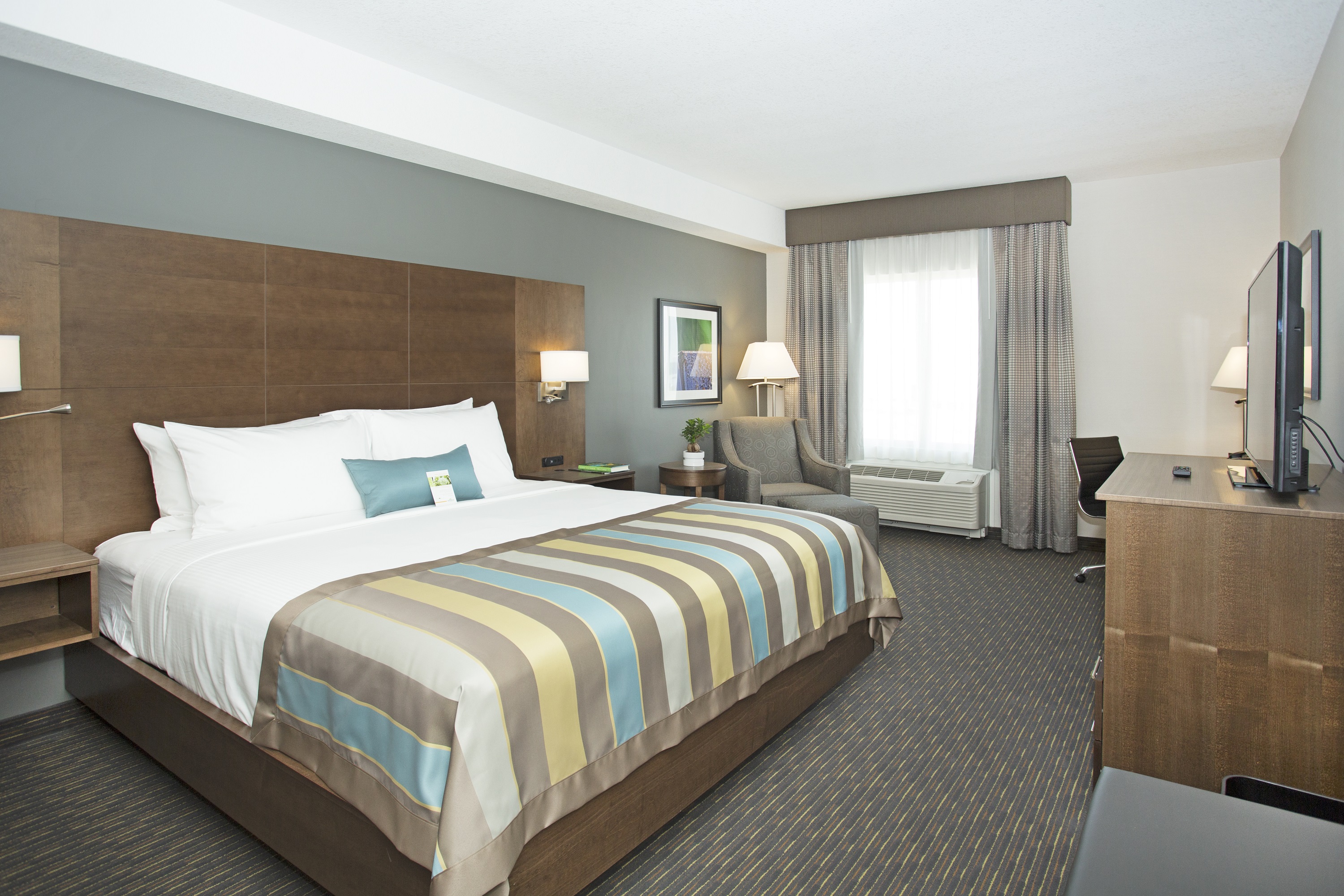 Guest room at the Wingate by Wyndham Calgary Airport in Calgary, Alberta