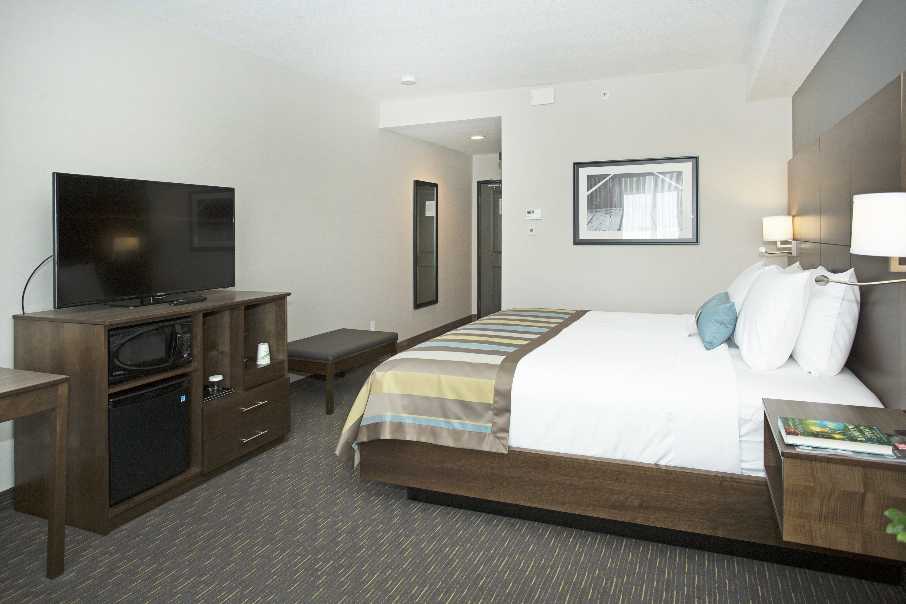 Guest room at the Wingate by Wyndham Calgary Airport in Calgary, Alberta