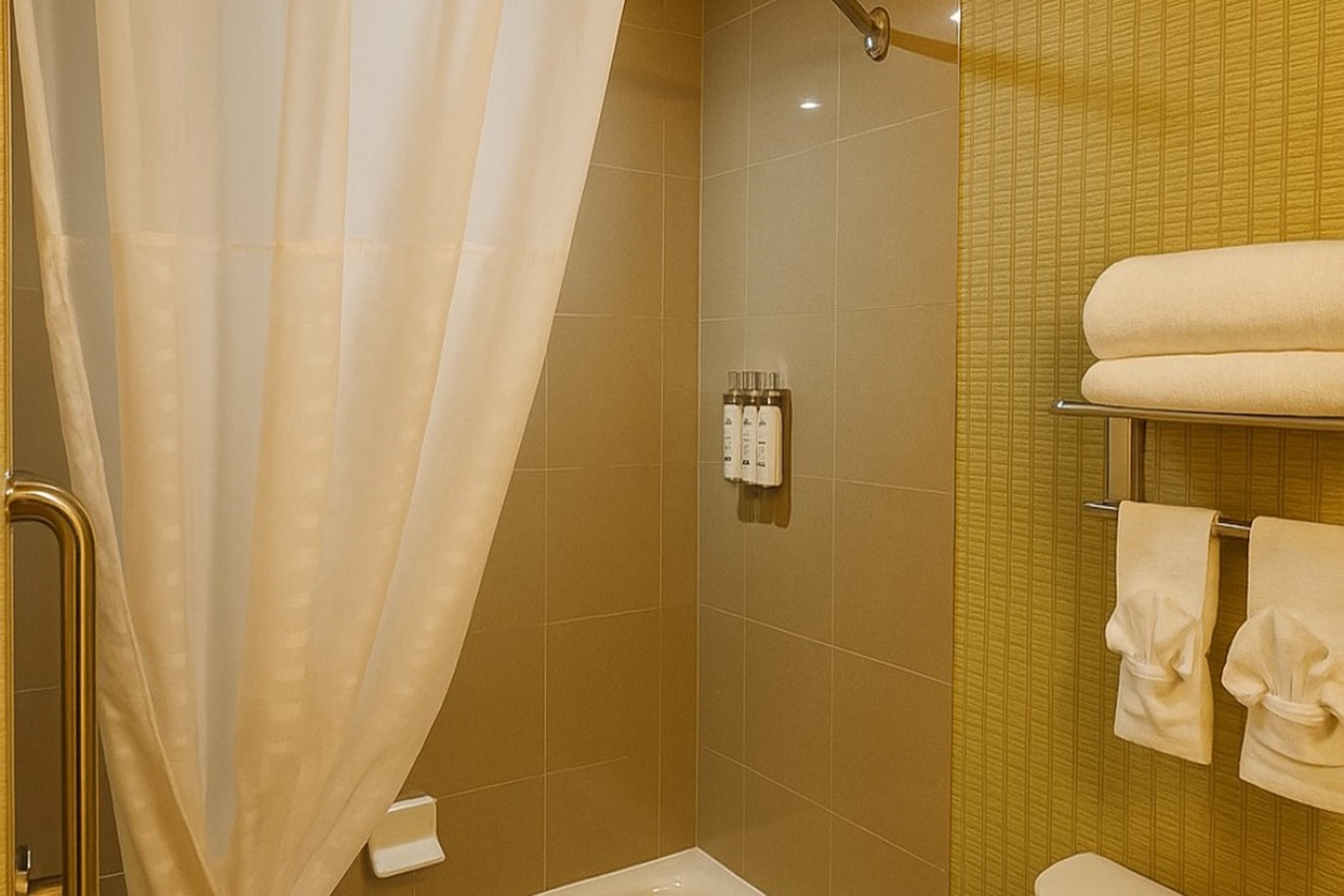 Guest room bath at the Wingate by Wyndham Fort Saskatchewan in Fort Saskatchewan, Alberta