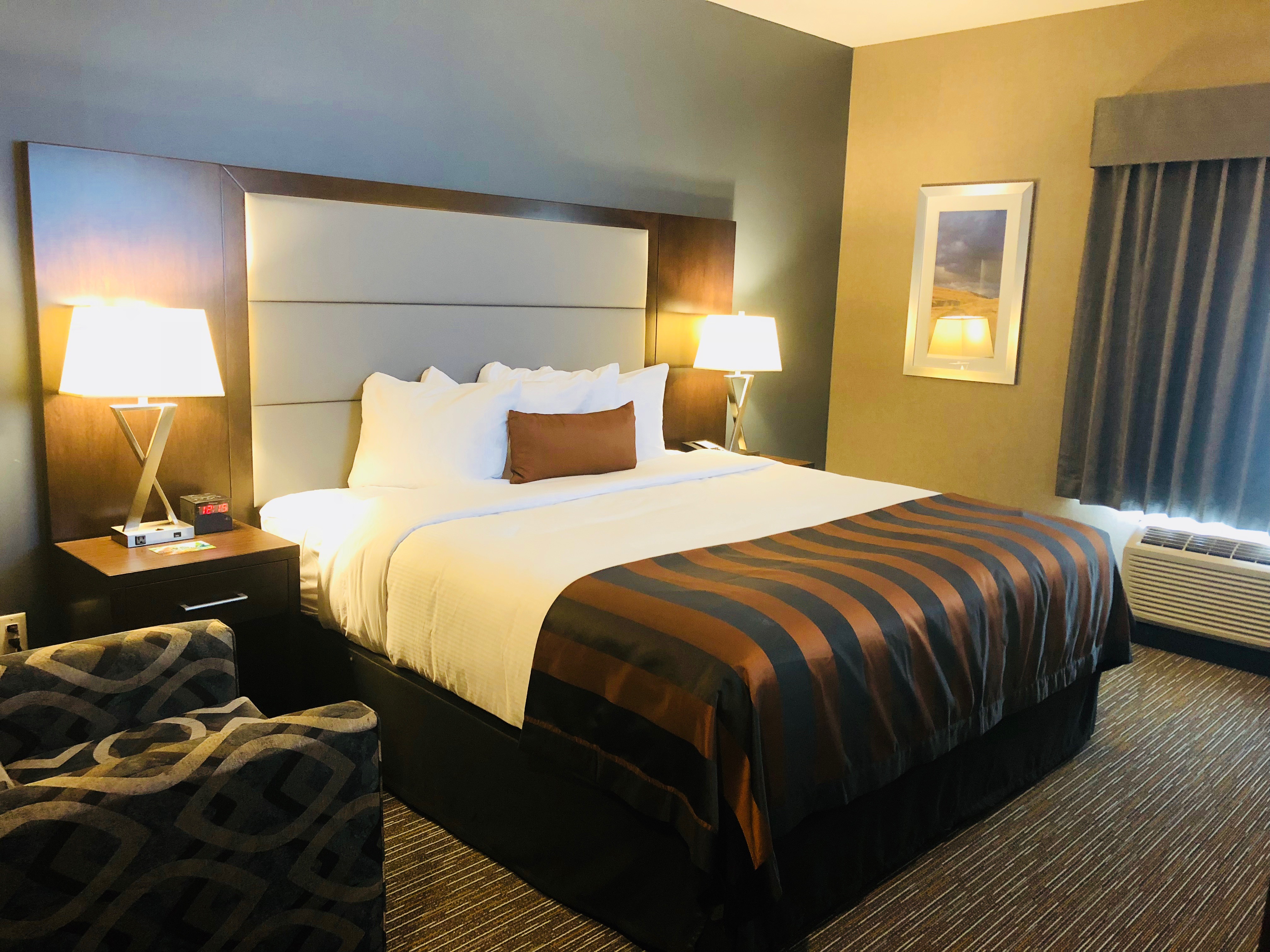 Guest room at the Wingate by Wyndham Kamloops in Kamloops, British Columbia