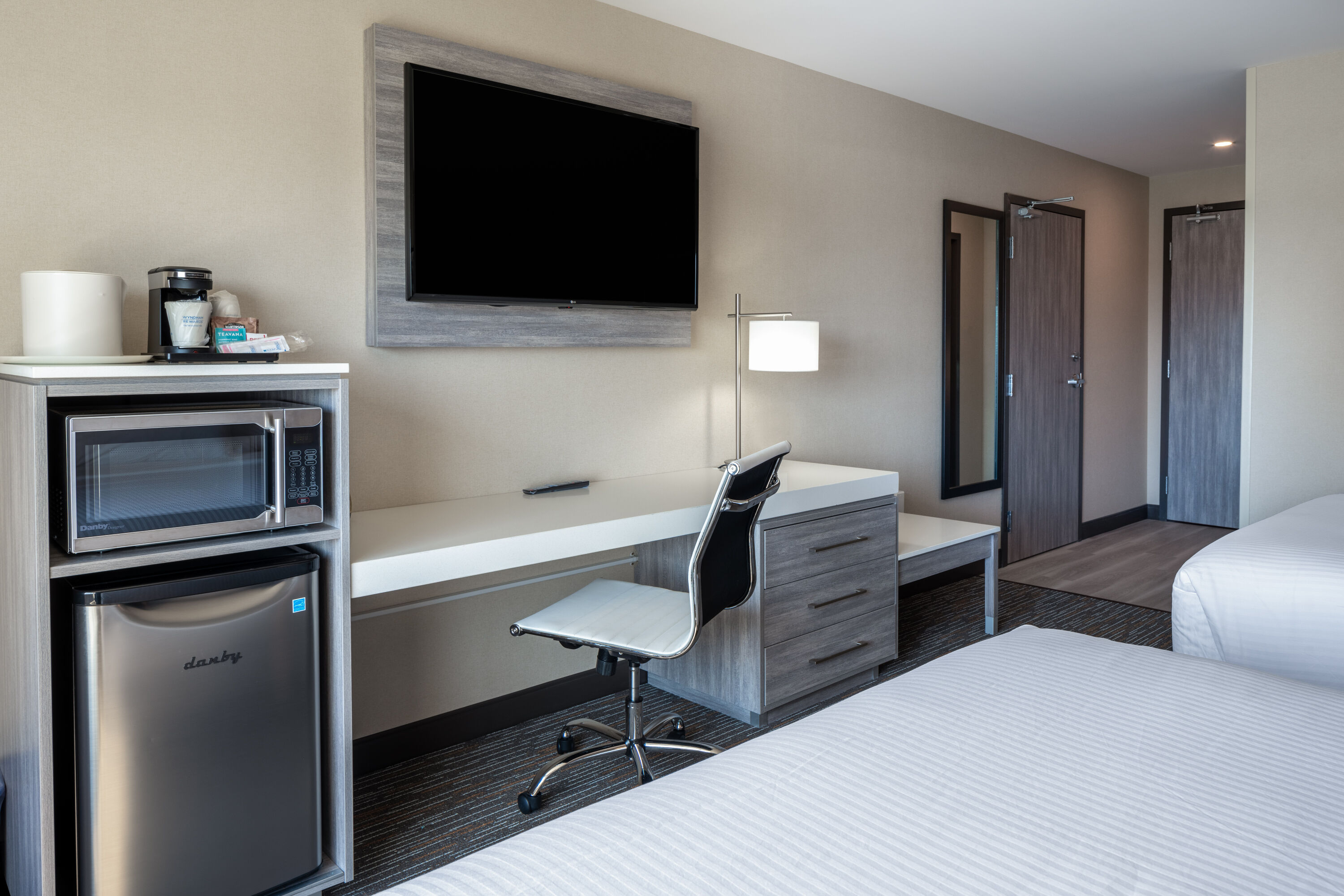 Guest room at the Wingate by Wyndham Kanata West Ottawa in Kanata, Ontario