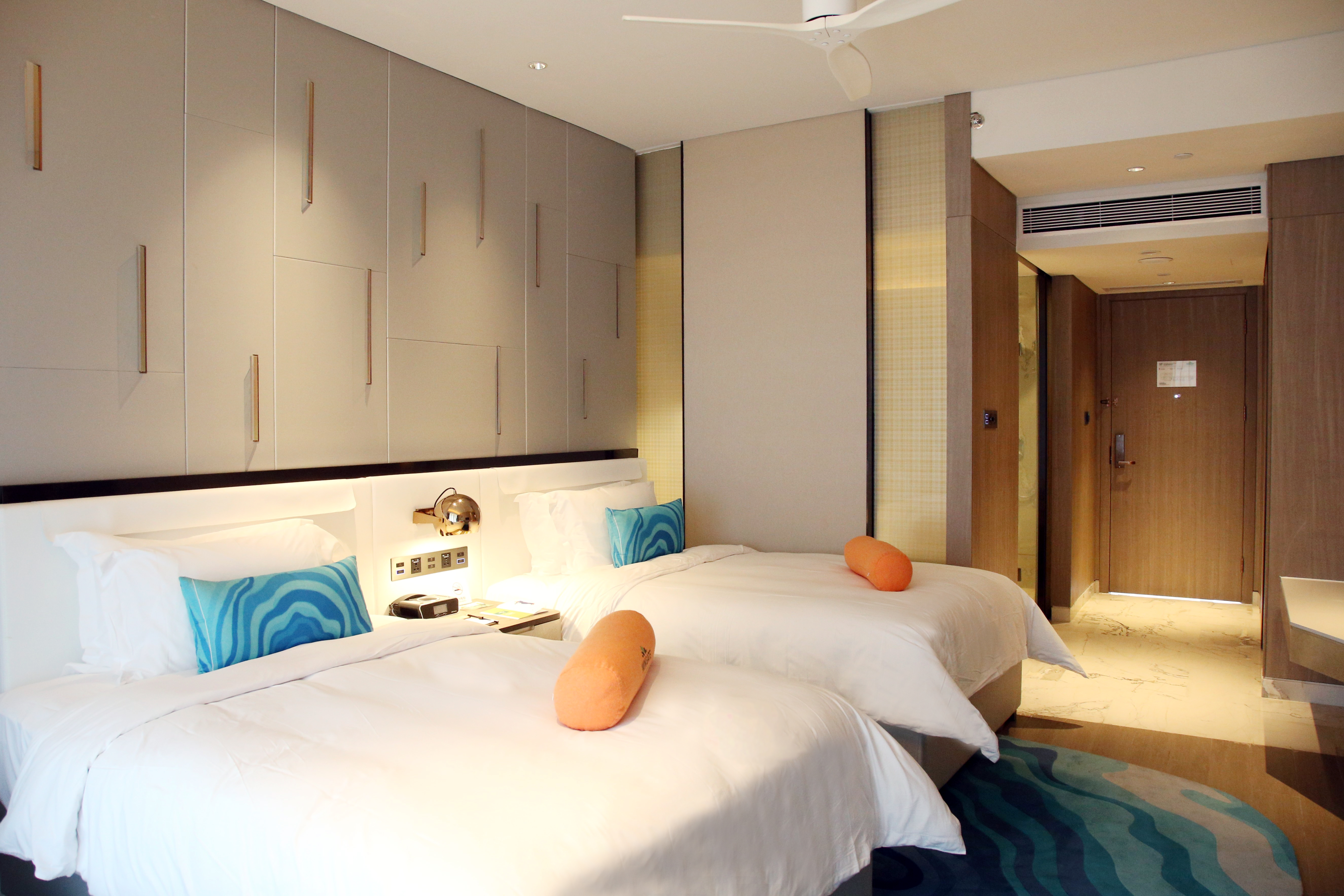 Guest room at the Wingate by Wyndham Sanya Luhuitou in Sanya, Other than US/Canada