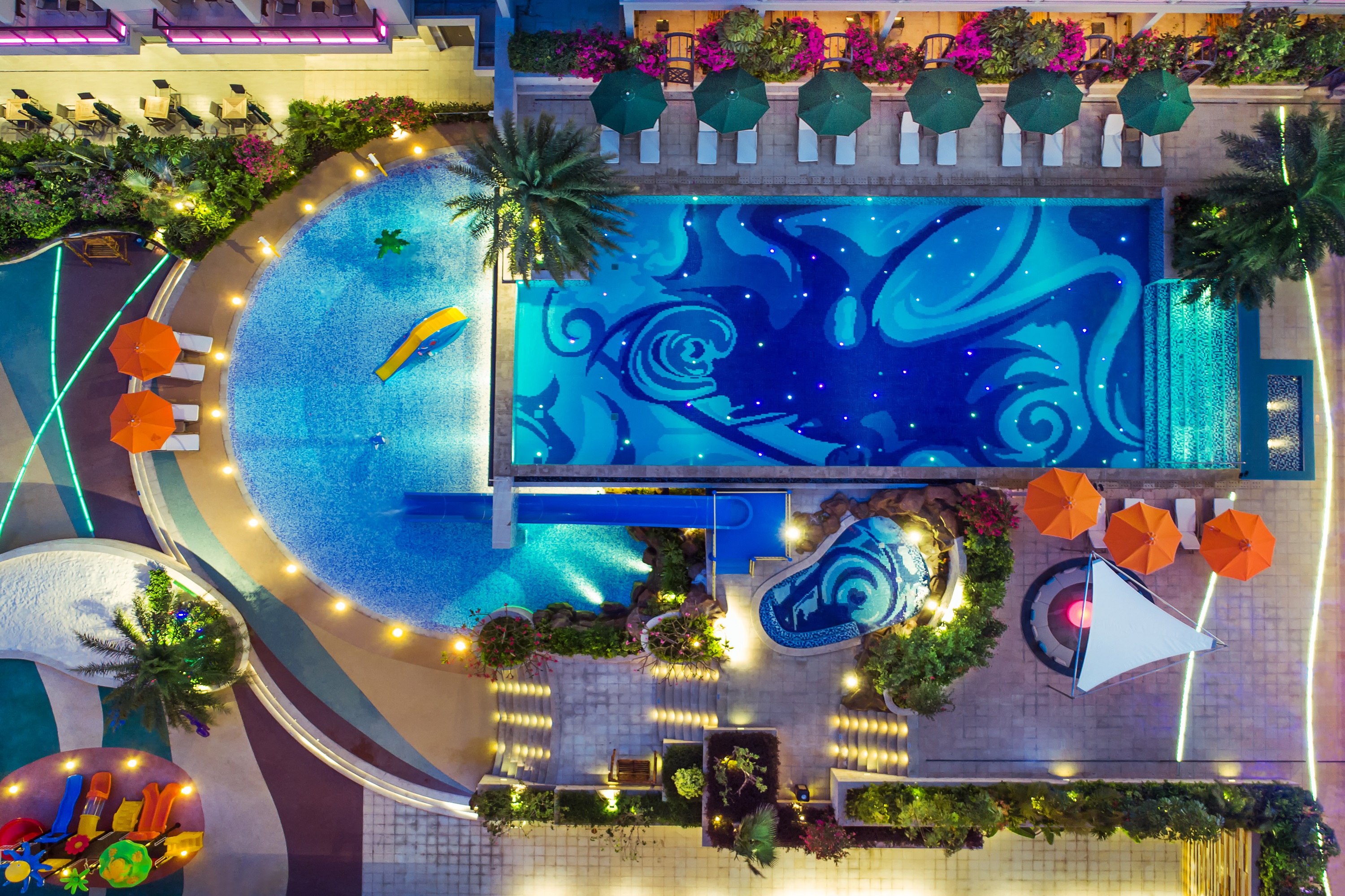 Pool at the Wingate by Wyndham Sanya Luhuitou in Sanya, Other than US/Canada