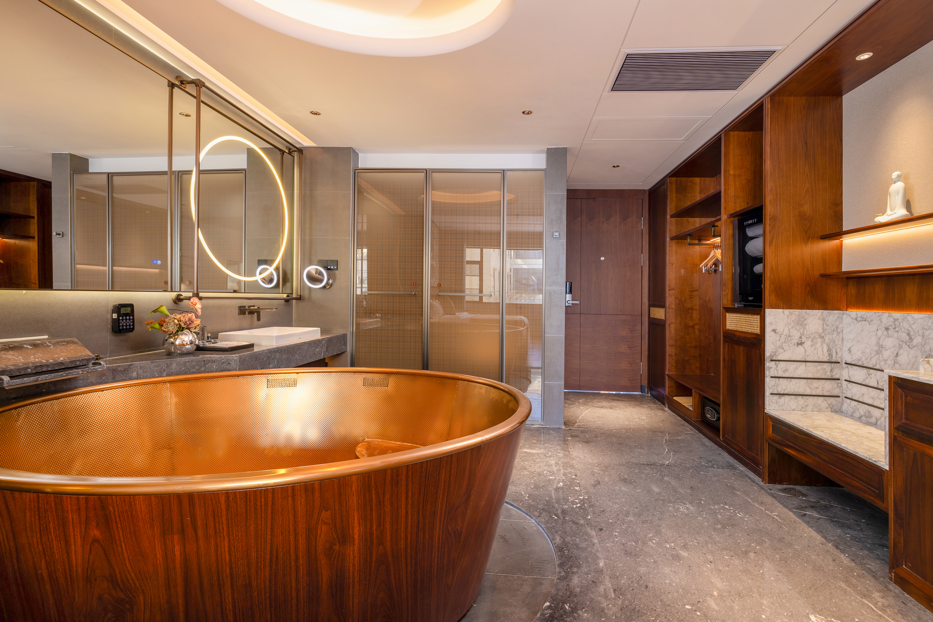 Guest room bath at the Wingate by Wyndham Yunfu Xinxing in Yunfu, Other than US/Canada