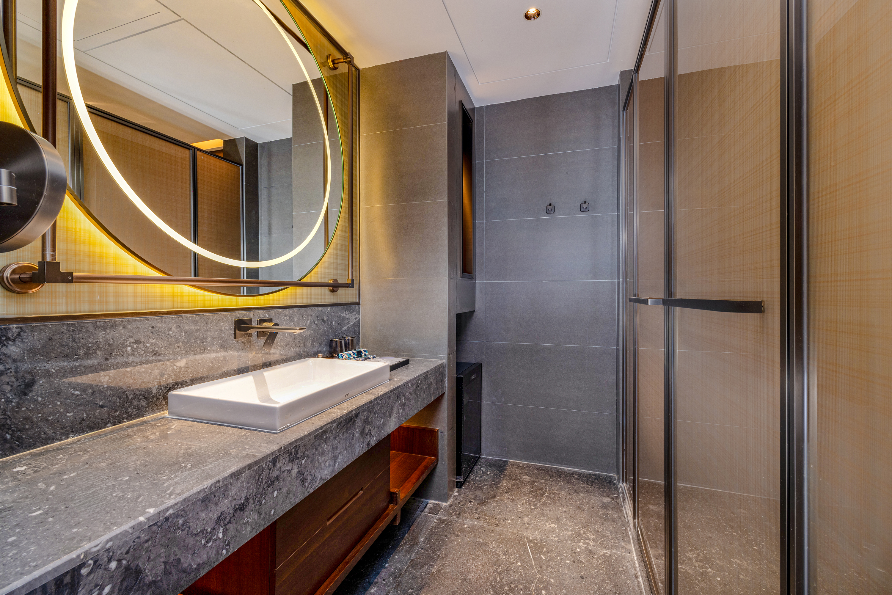 Guest room bath at the Wingate by Wyndham Yunfu Xinxing in Yunfu, Other than US/Canada