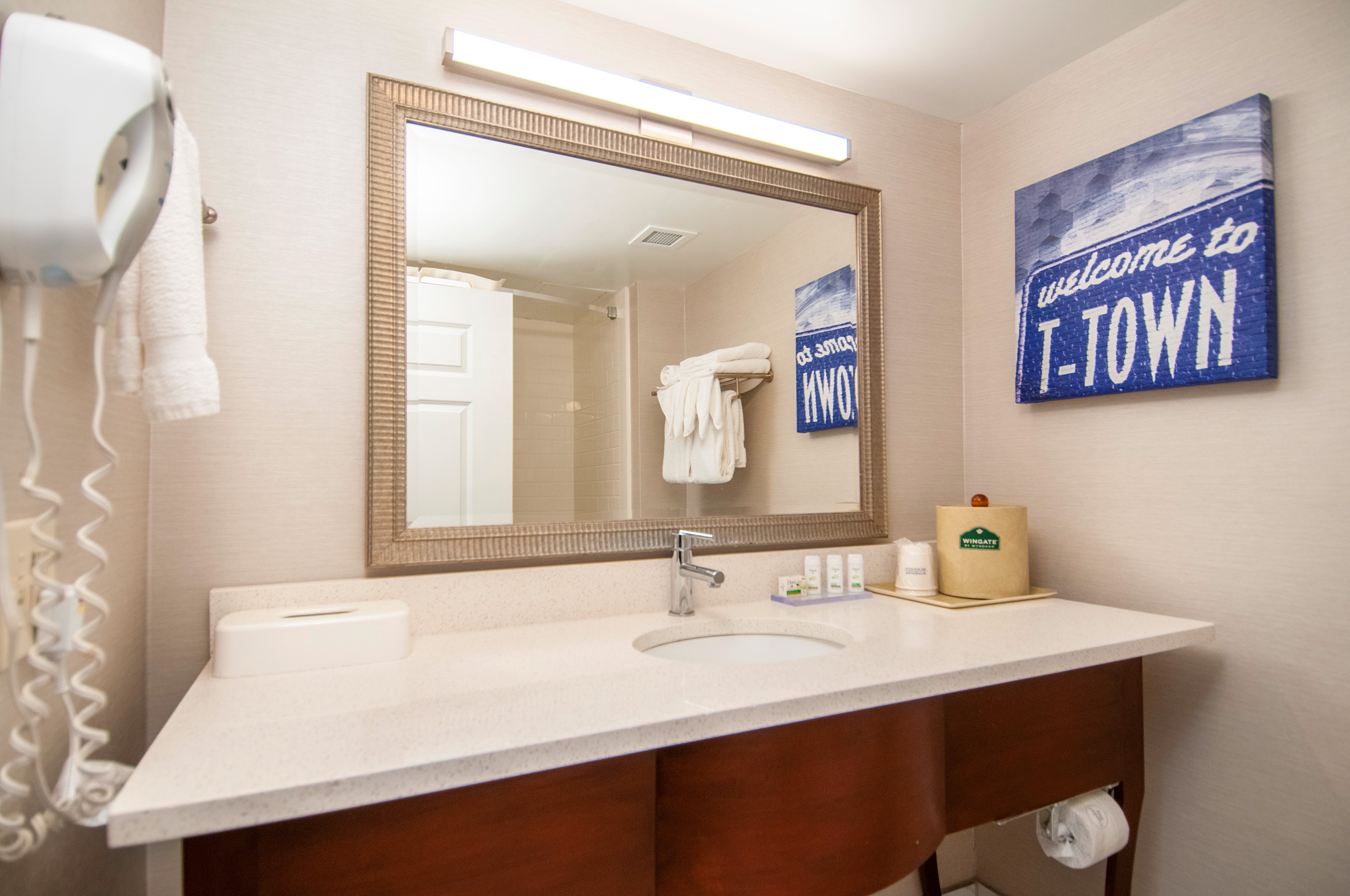 Guest room at the Wingate by Wyndham Tuscaloosa in Tuscaloosa, Alabama