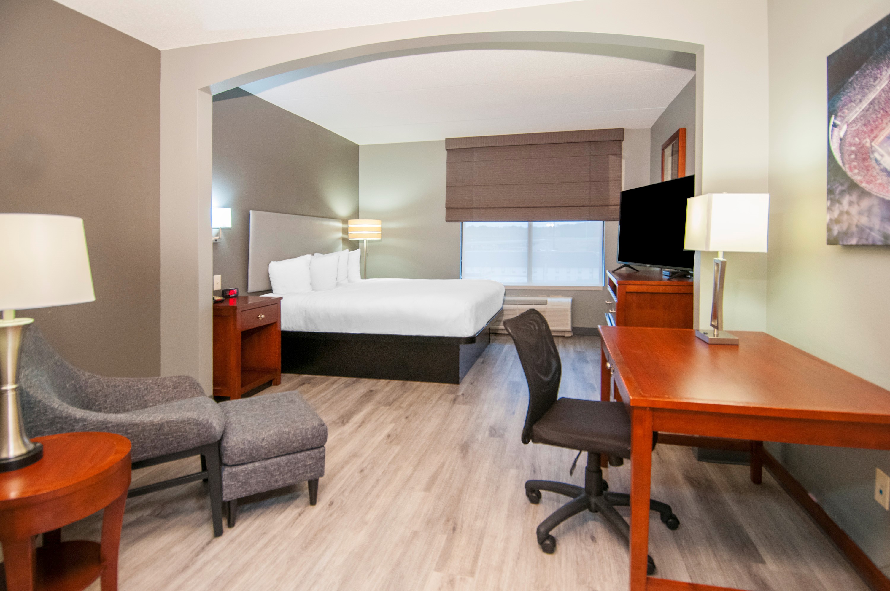 Guest room at the Wingate by Wyndham Tuscaloosa in Tuscaloosa, Alabama