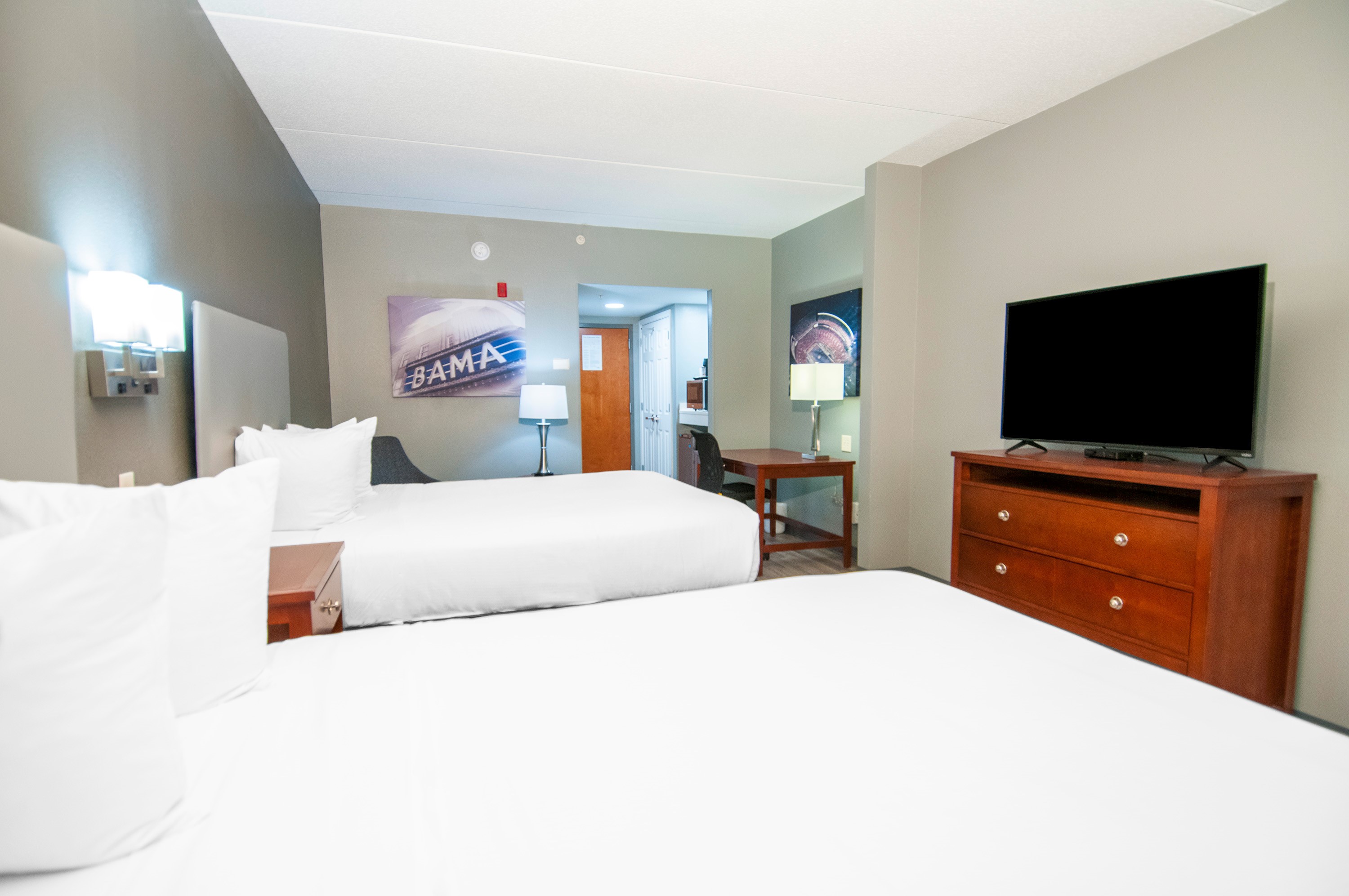 Guest room at the Wingate by Wyndham Tuscaloosa in Tuscaloosa, Alabama