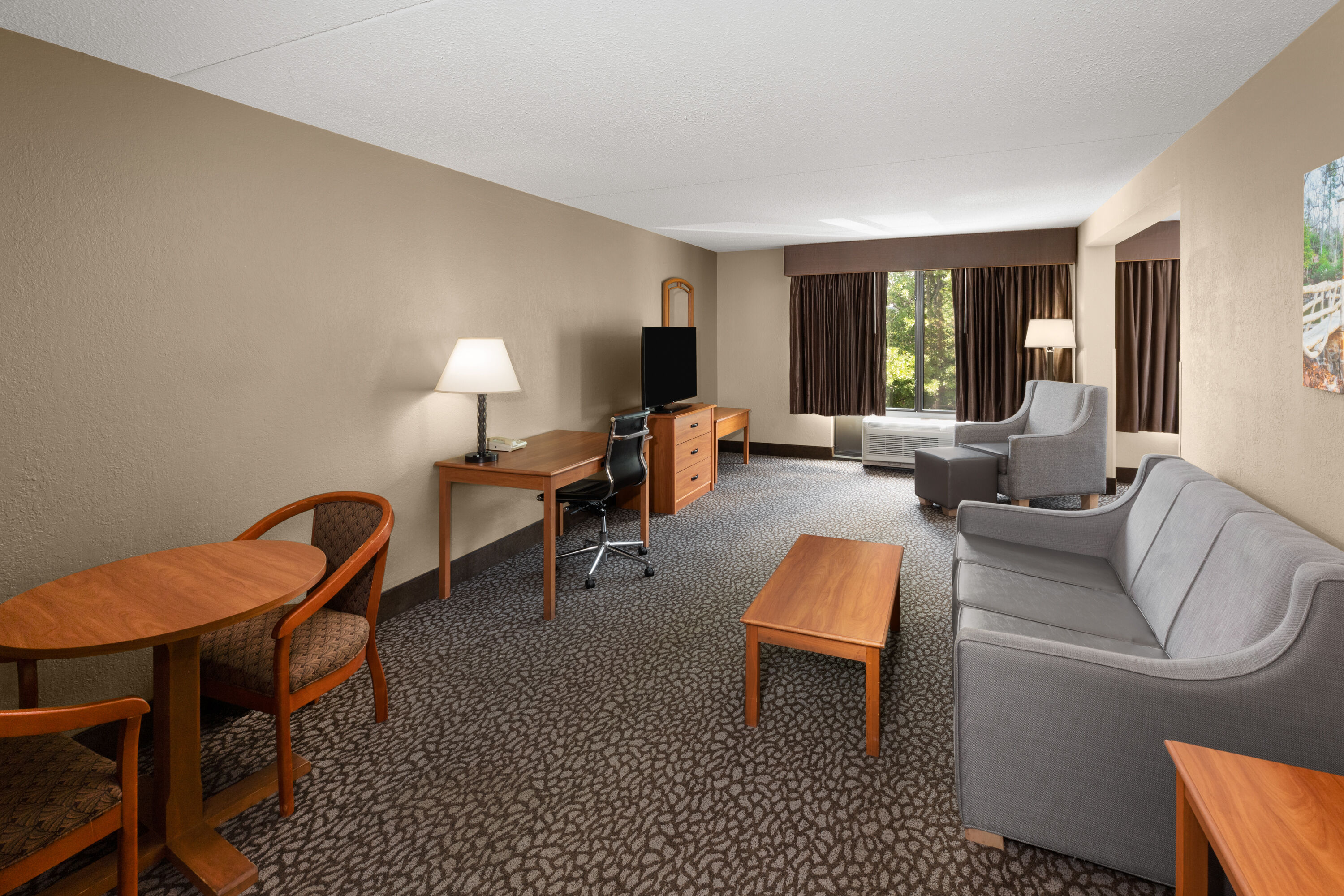 Wingate by Wyndham Little Rock suite in Little Rock, Arkansas