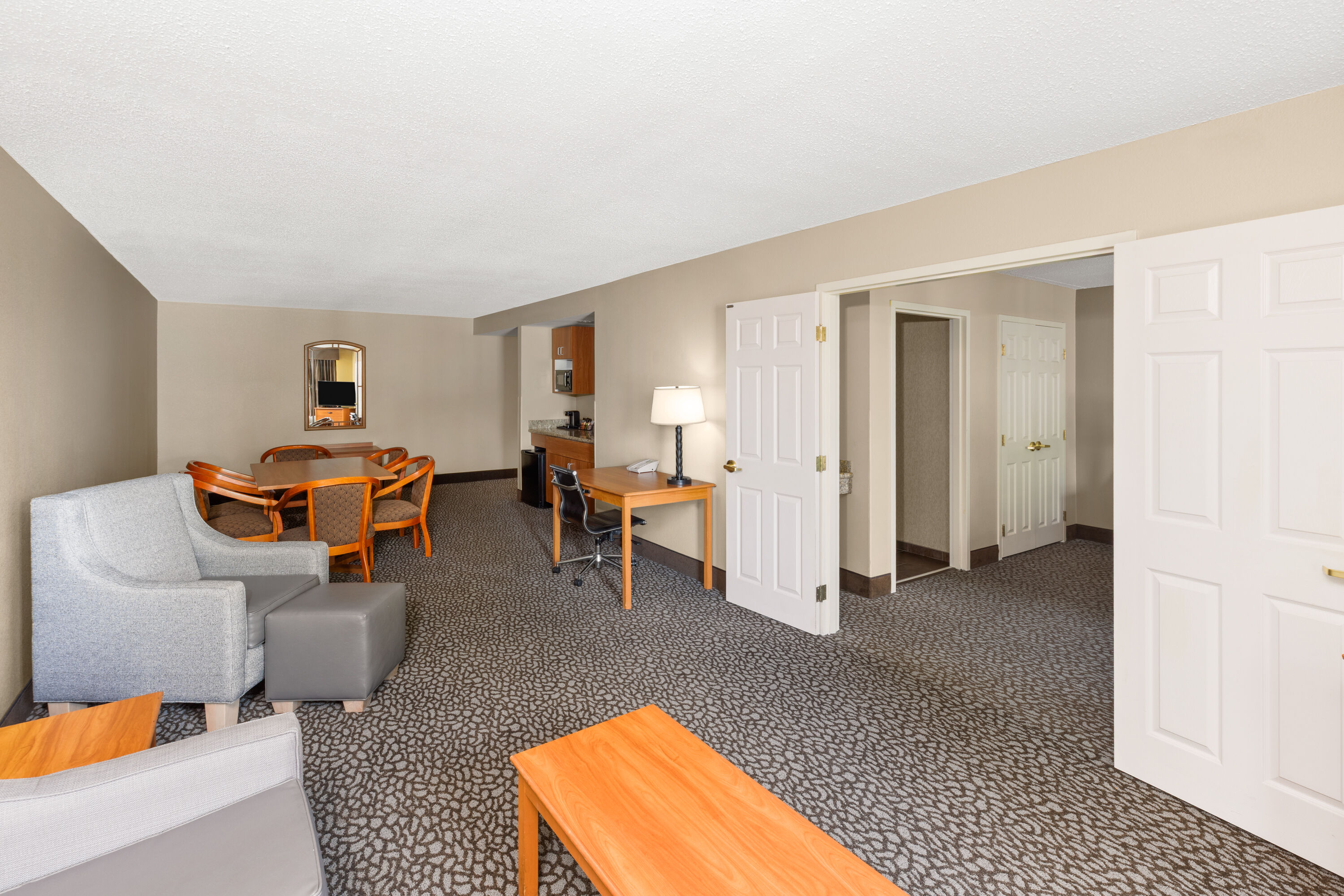Wingate by Wyndham Little Rock suite in Little Rock, Arkansas