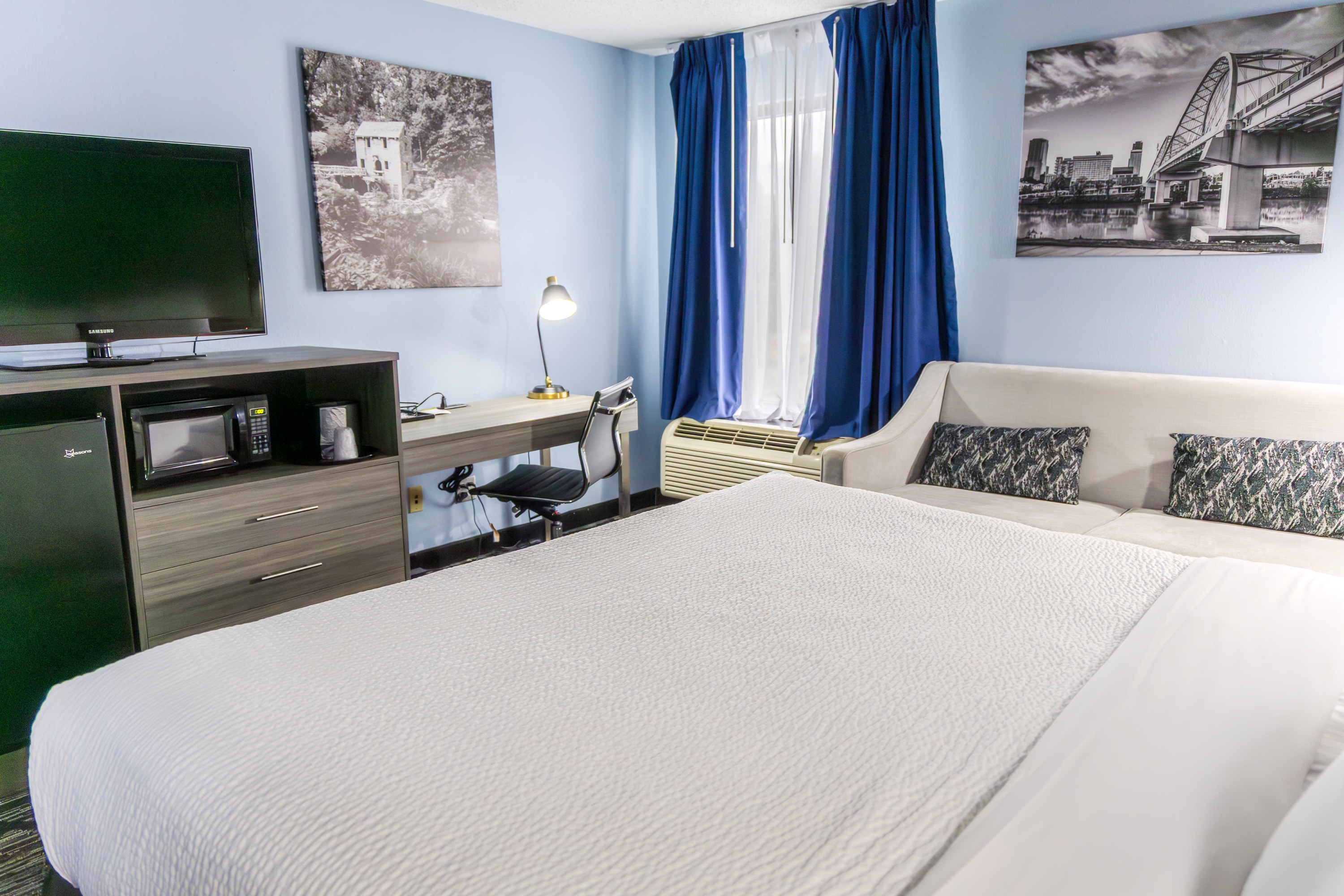 Guest room at the Wingate by Wyndham North Little Rock in North Little Rock, Arkansas
