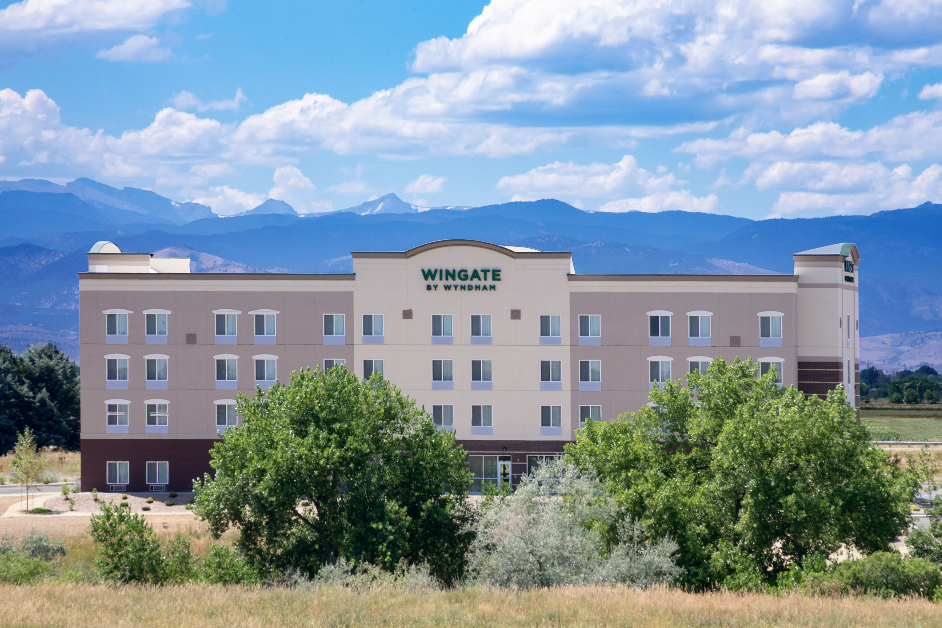 Exterior Day Image of Wingate by Wyndham Loveland hotel in Johnstown, Colorado