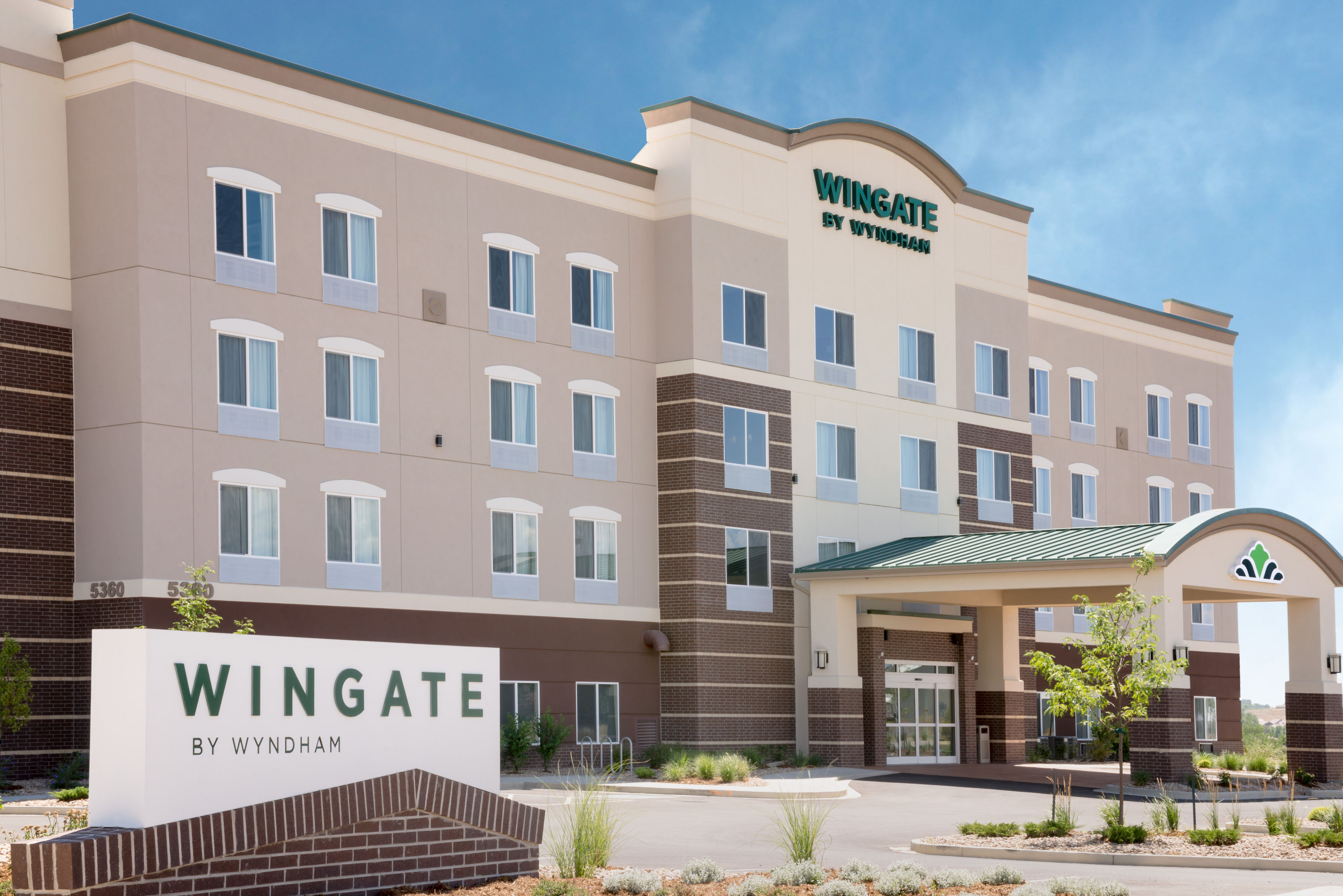 Exterior Day Image of Wingate by Wyndham Loveland hotel in Johnstown, Colorado