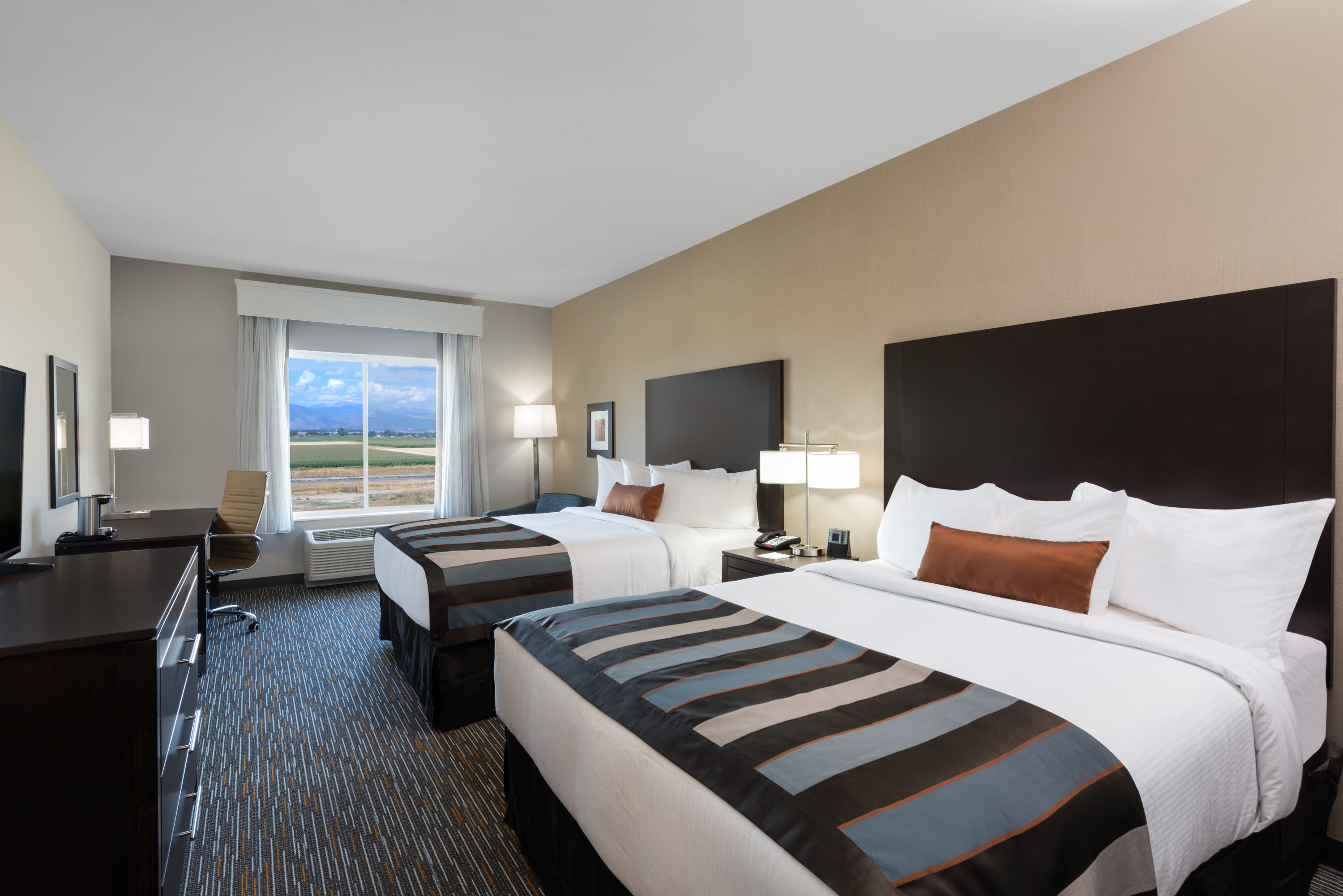 Guest room at the Wingate by Wyndham Loveland in Johnstown, Colorado