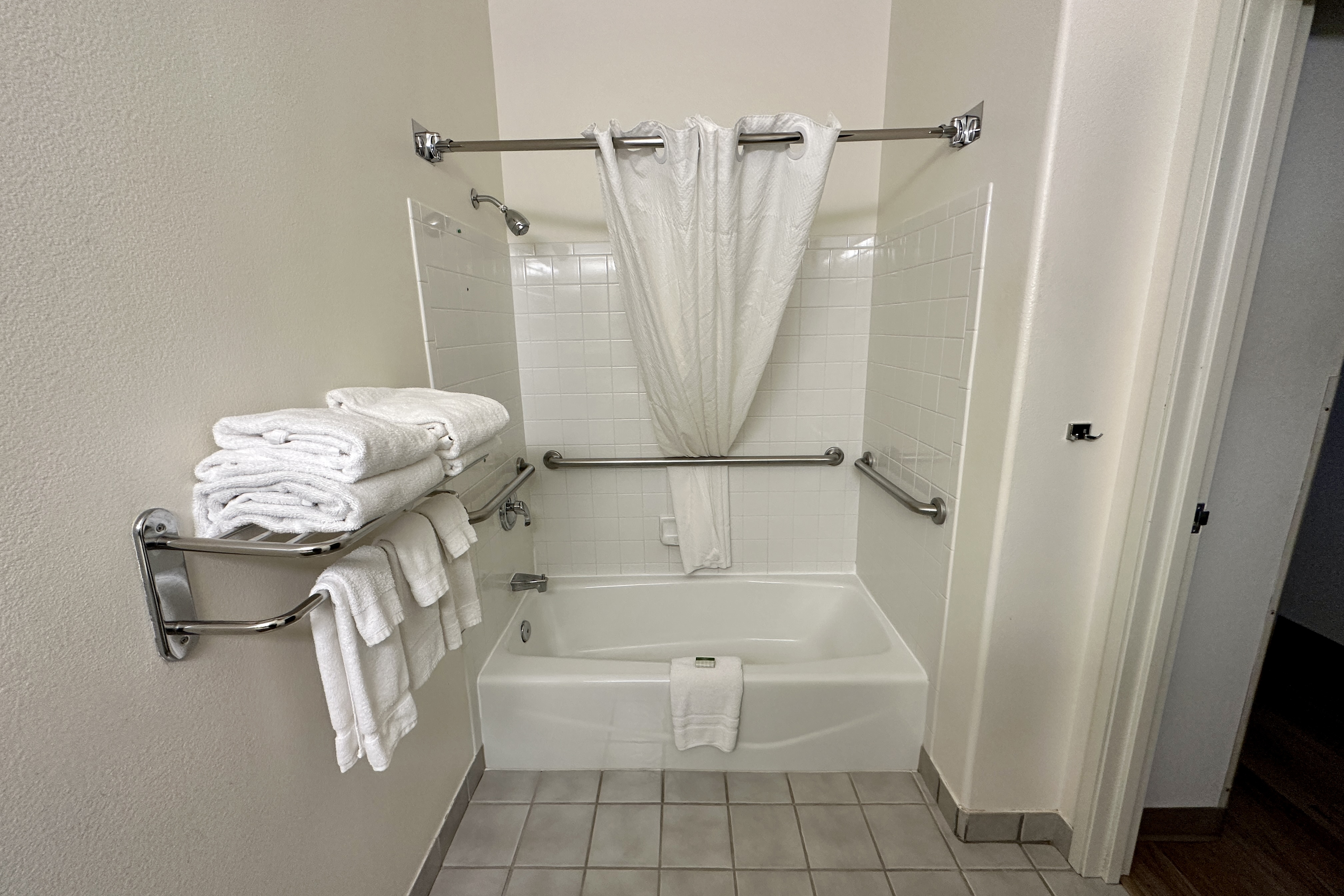 Guest room bath at the Wingate by Wyndham New Castle - Glenwood Springs in New Castle, Colorado