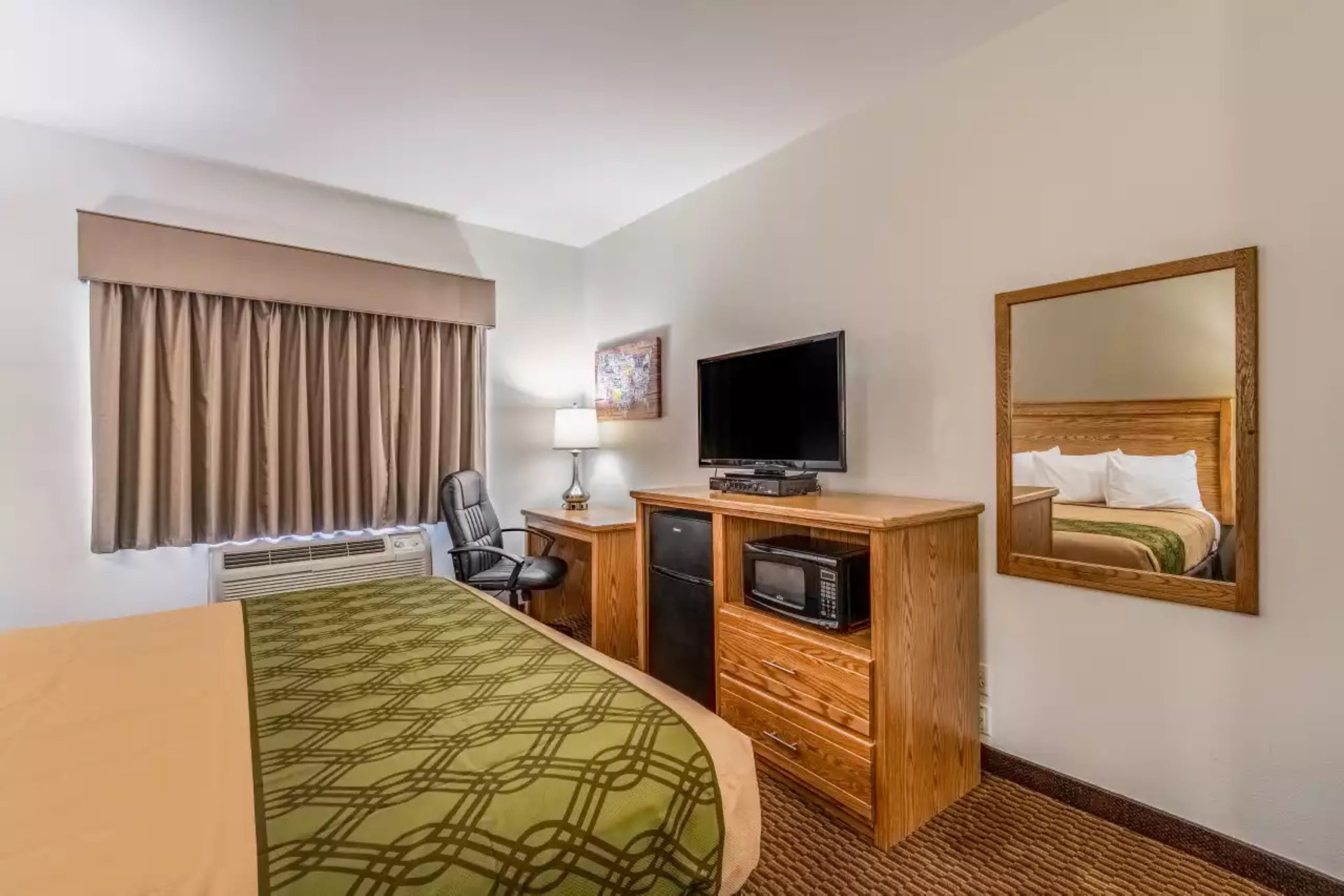 Guest room at the Wingate by Wyndham New Castle - Glenwood Springs in New Castle, Colorado