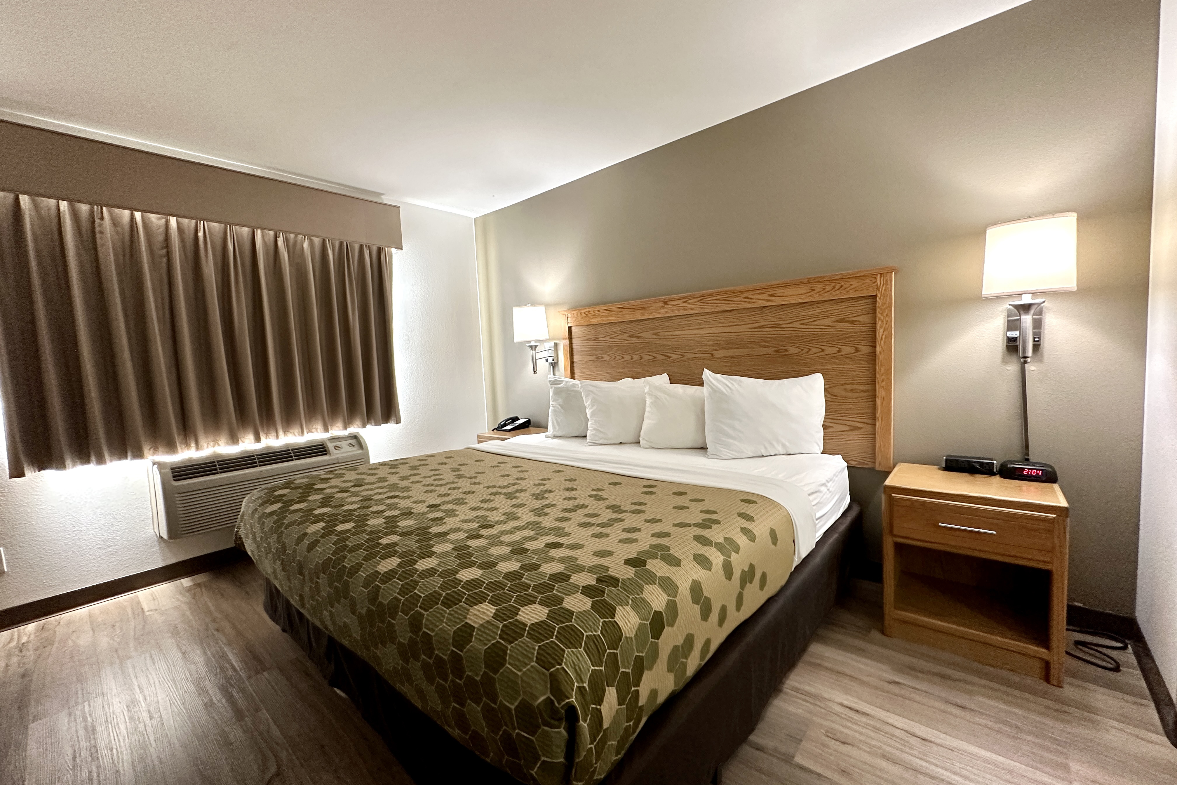 Guest room at the Wingate by Wyndham New Castle - Glenwood Springs in New Castle, Colorado