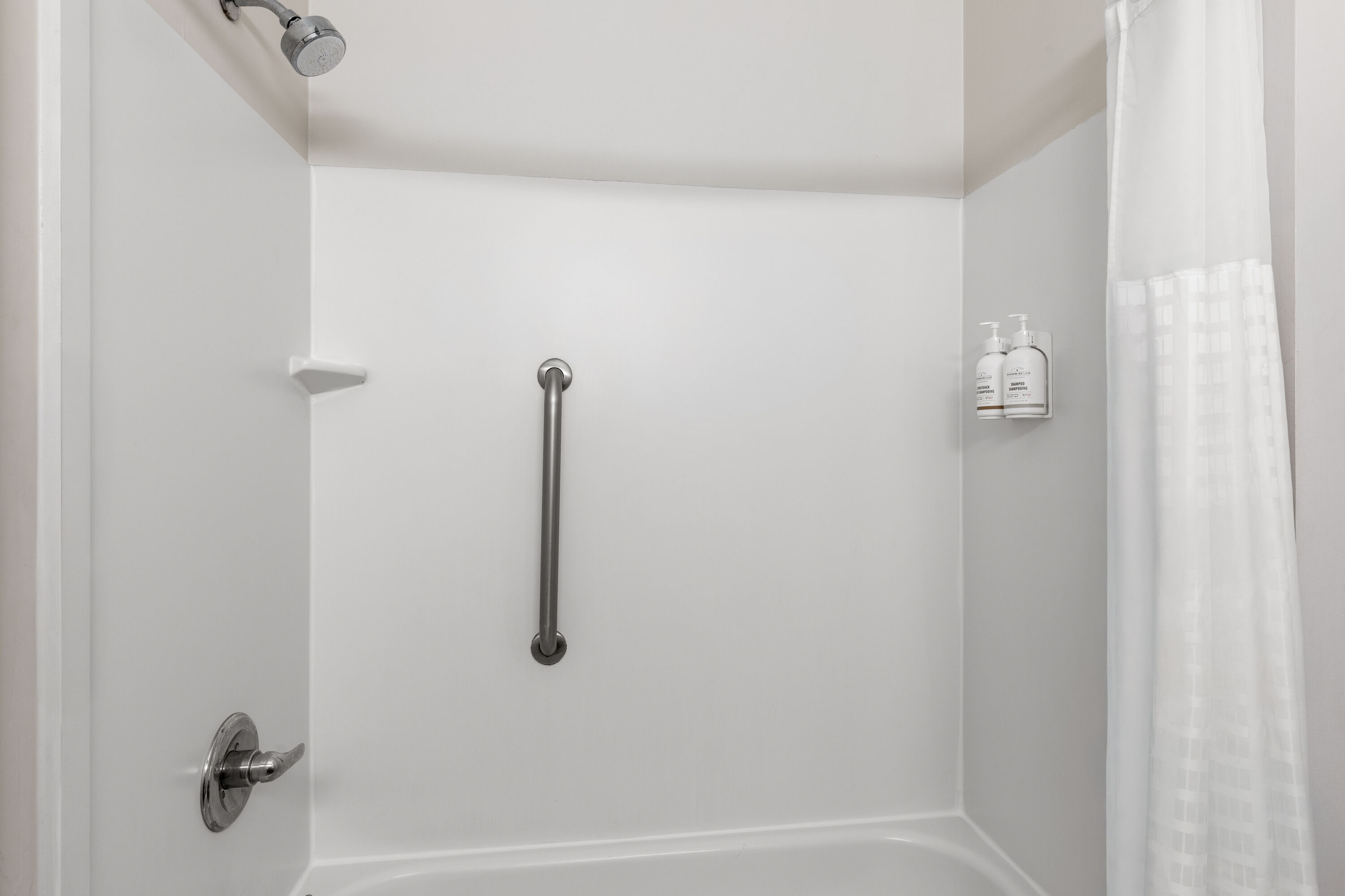 Guest room bath at the Wingate by Wyndham Destin in Destin, Florida