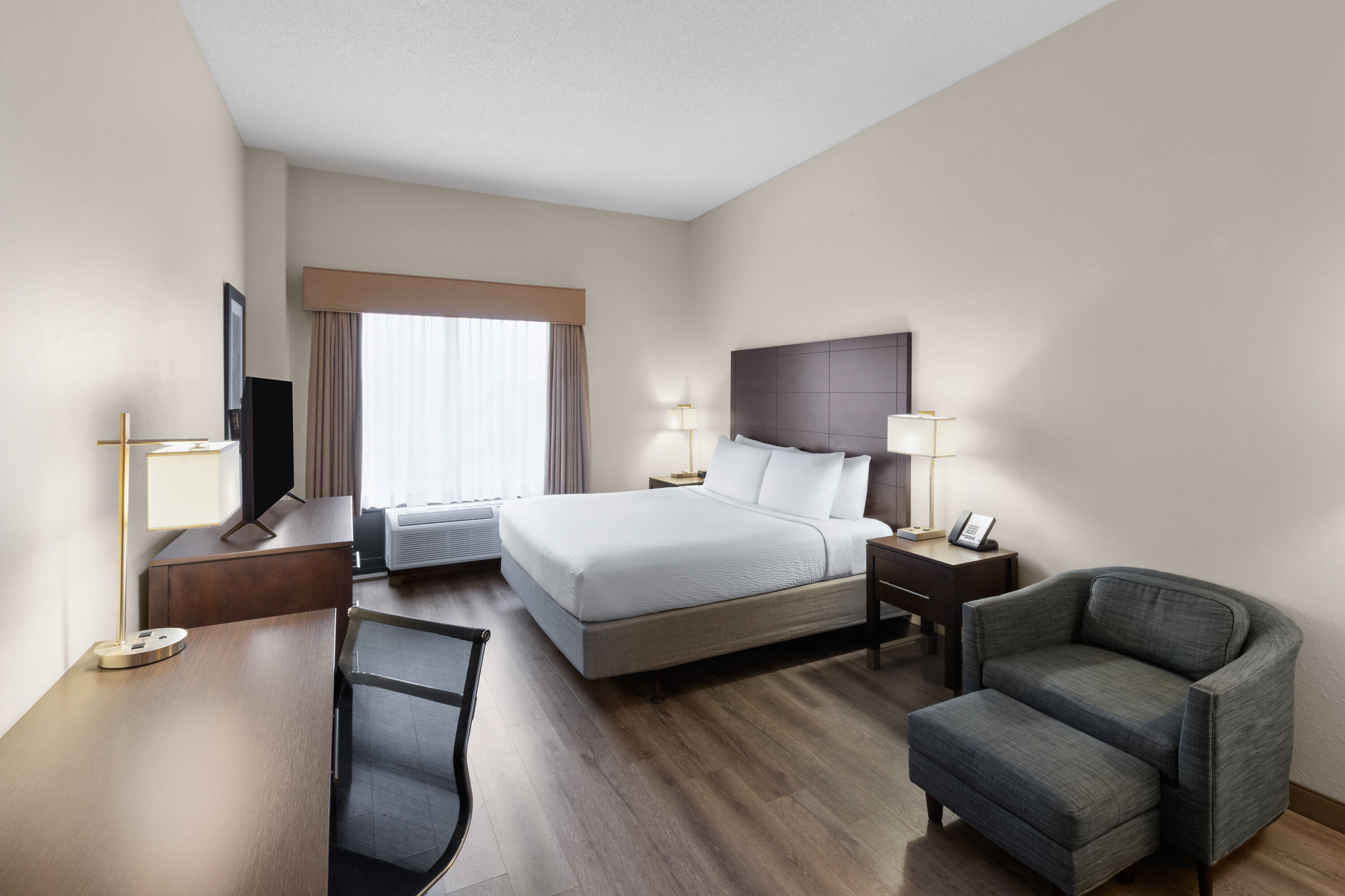 Guest room at the Wingate by Wyndham Destin in Destin, Florida