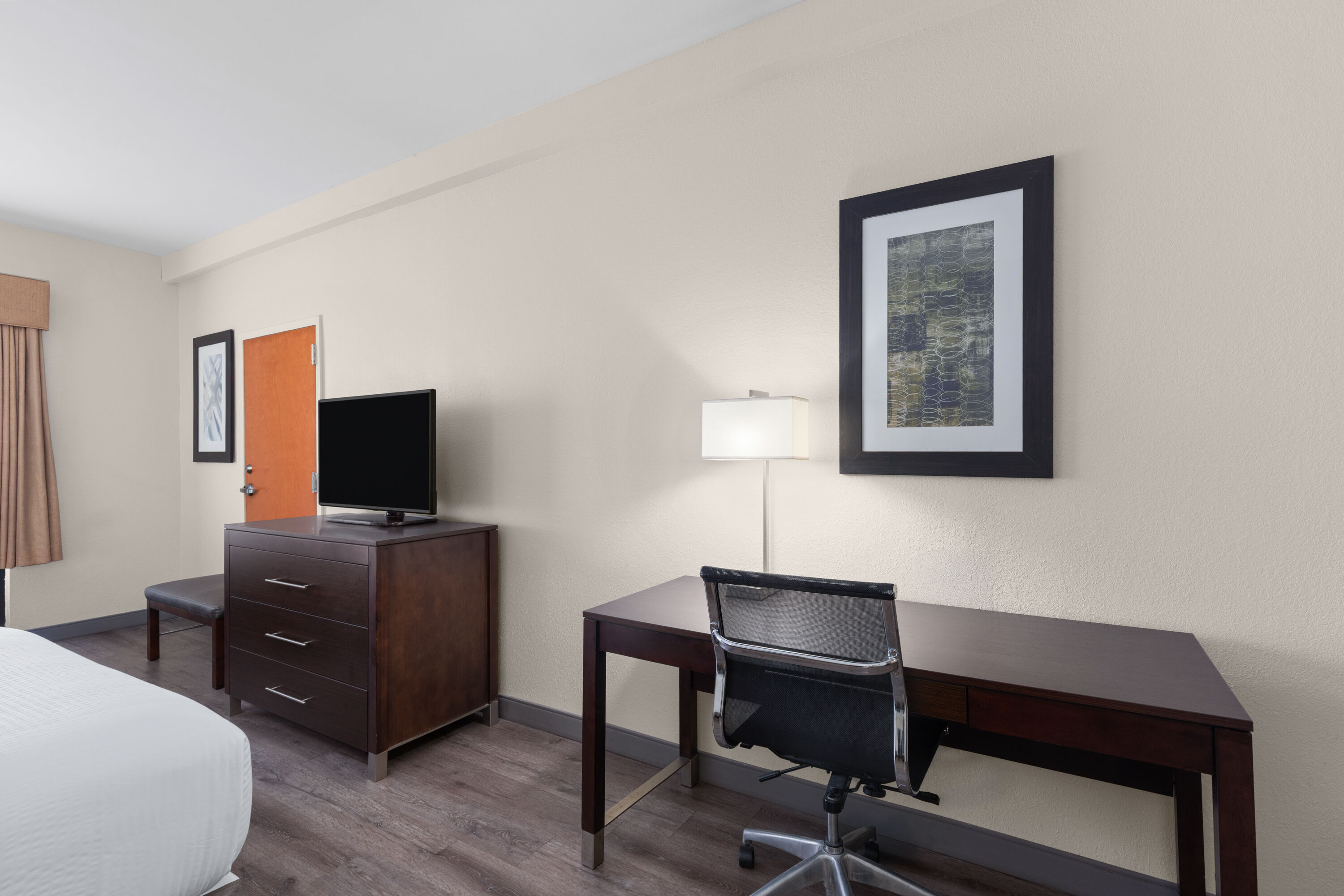 Guest room at the Wingate by Wyndham Destin in Destin, Florida