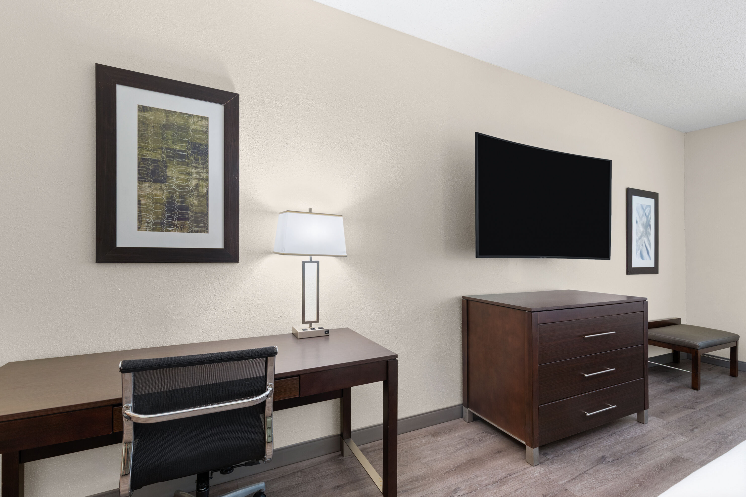 Guest room at the Wingate by Wyndham Destin in Destin, Florida