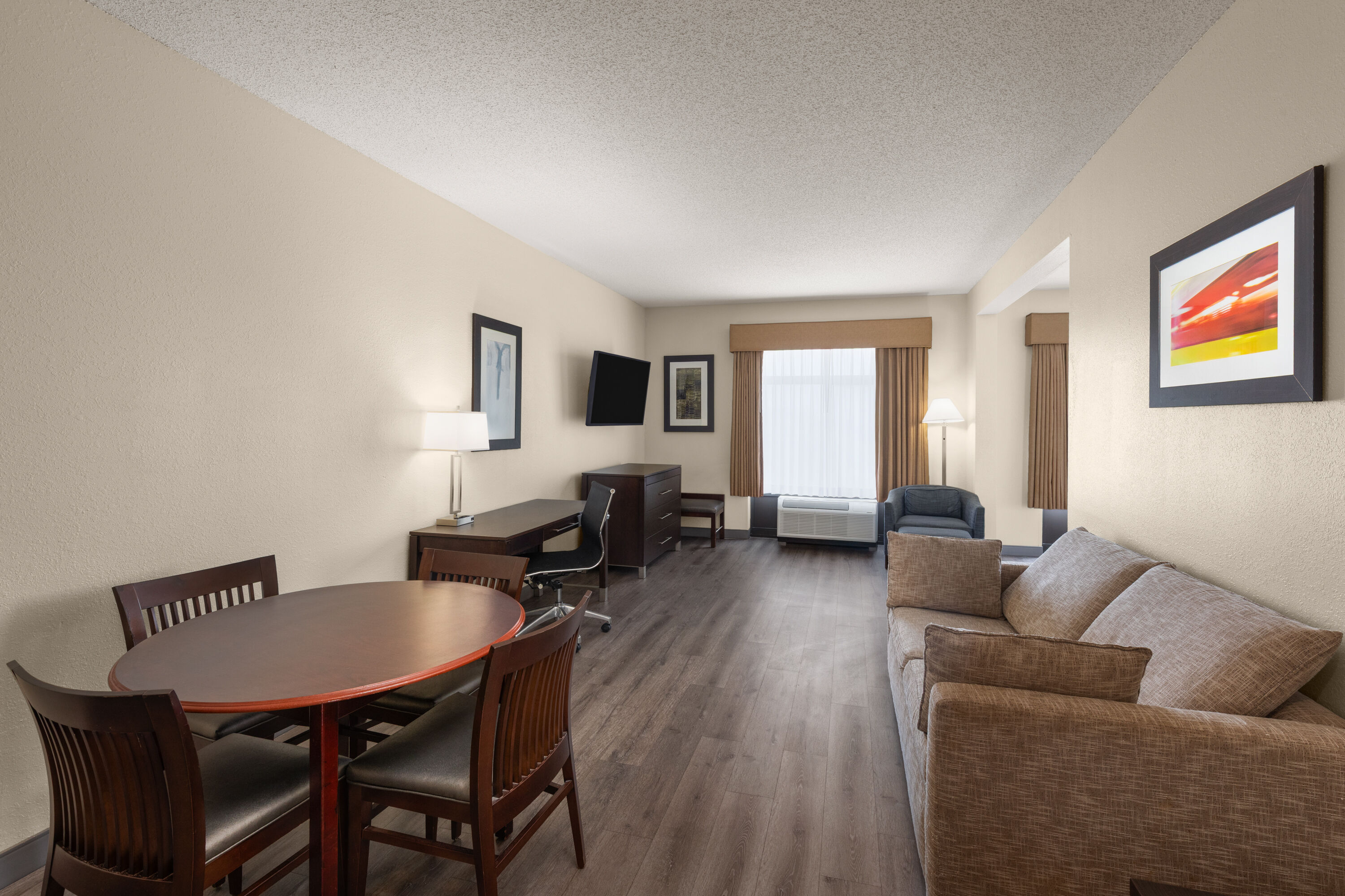 Wingate by Wyndham Destin suite in Destin, Florida