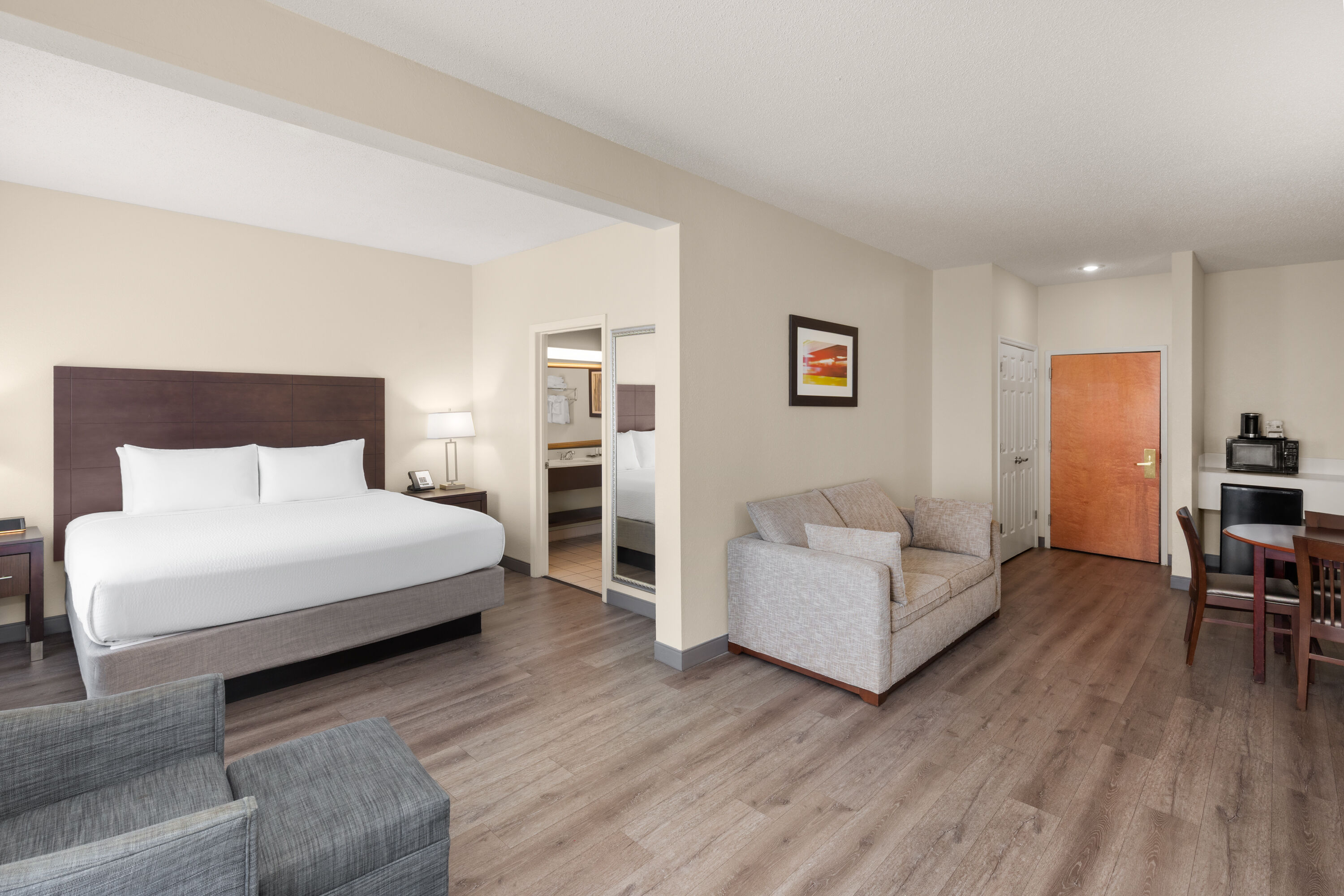 Wingate by Wyndham Destin suite in Destin, Florida