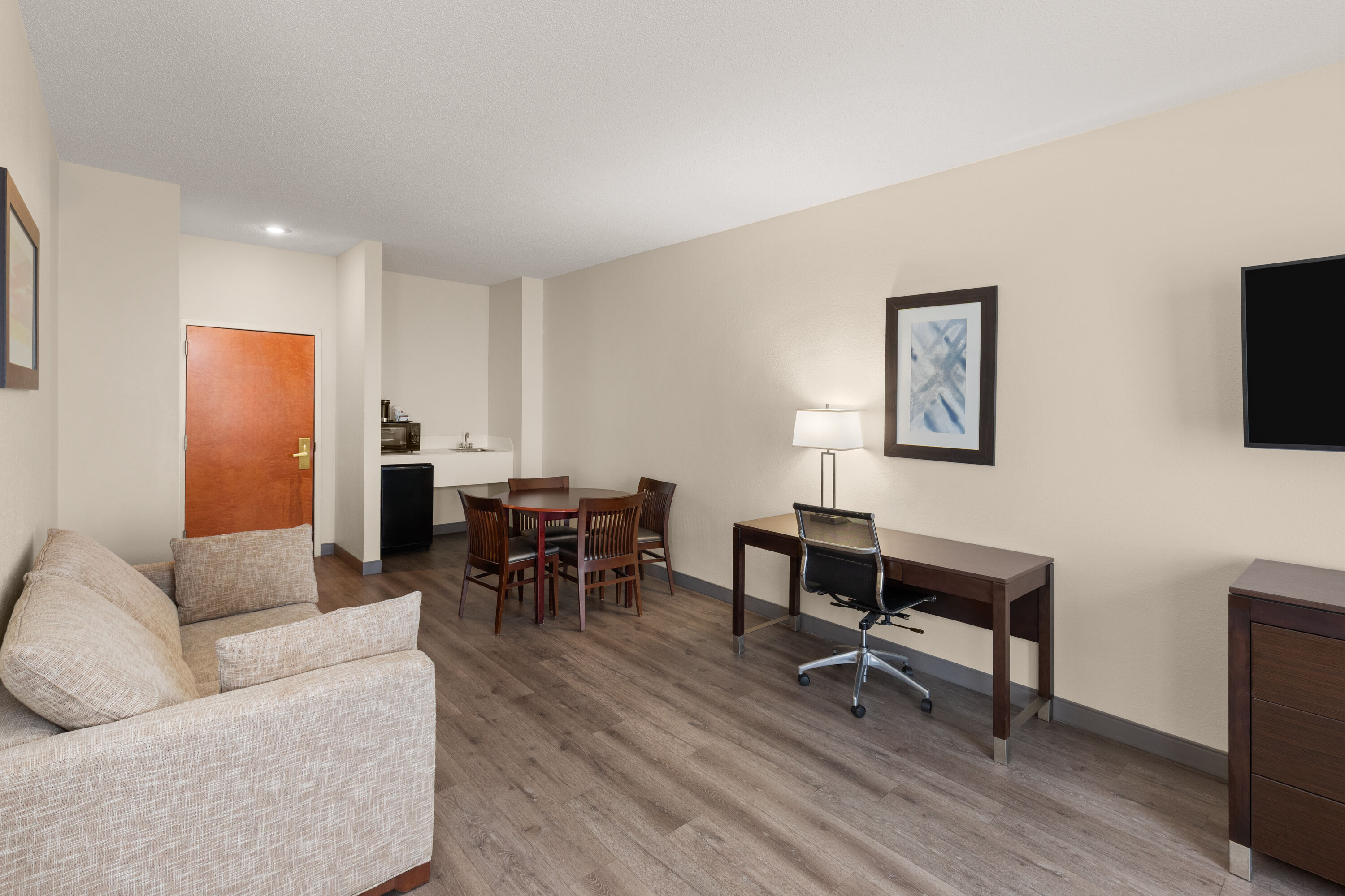Wingate by Wyndham Destin suite in Destin, Florida