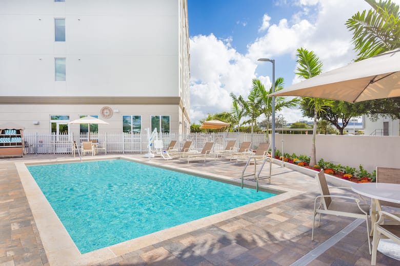 Wingate By Wyndham Miami Airport D Hotels Fl 33166 Pool At The Wingate By Wyndham Miami Airport In D Florida
