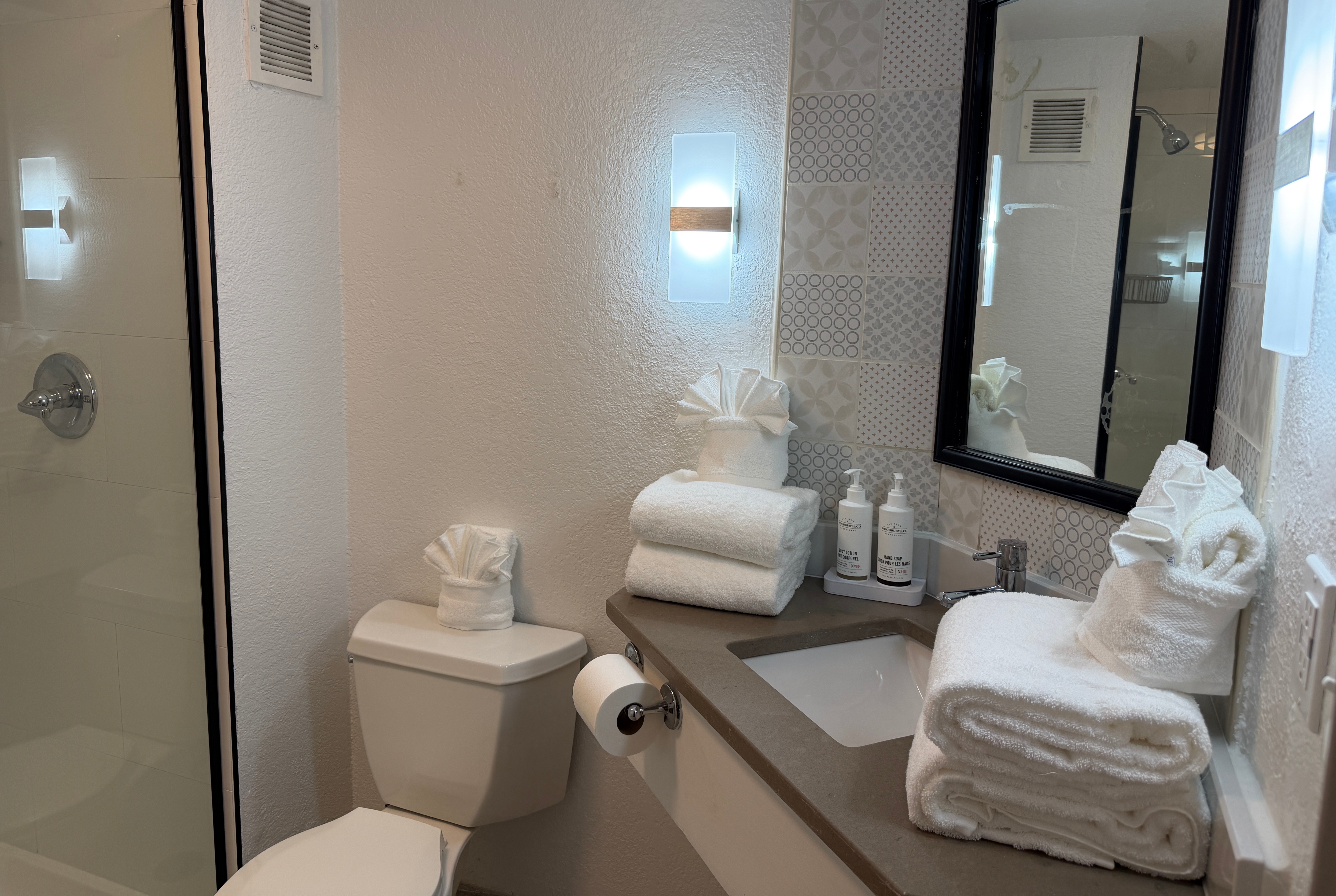 Guest room bath at the Wingate by Wyndham Jacksonville FL in Jacksonville, Florida