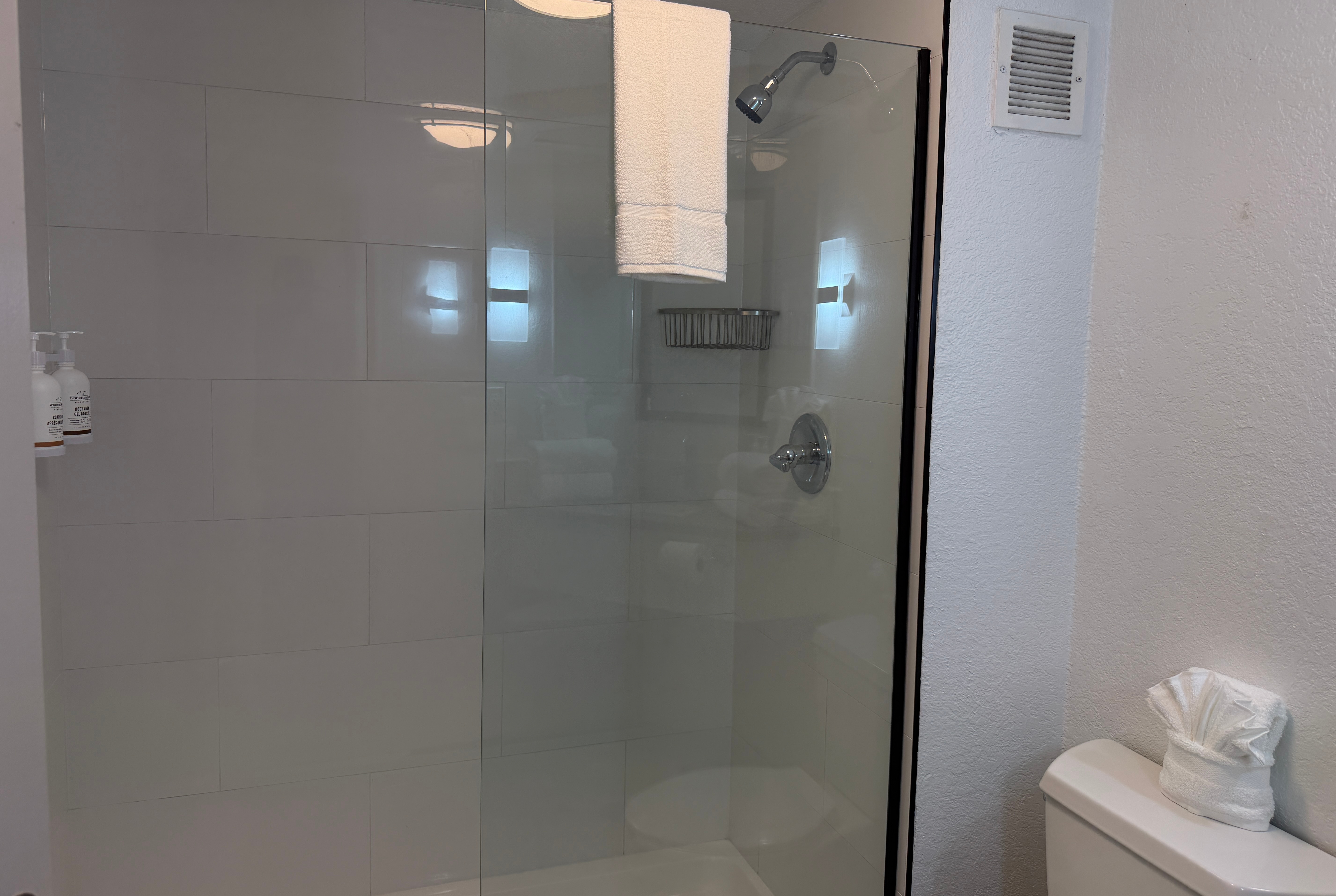 Guest room bath at the Wingate by Wyndham Jacksonville FL in Jacksonville, Florida