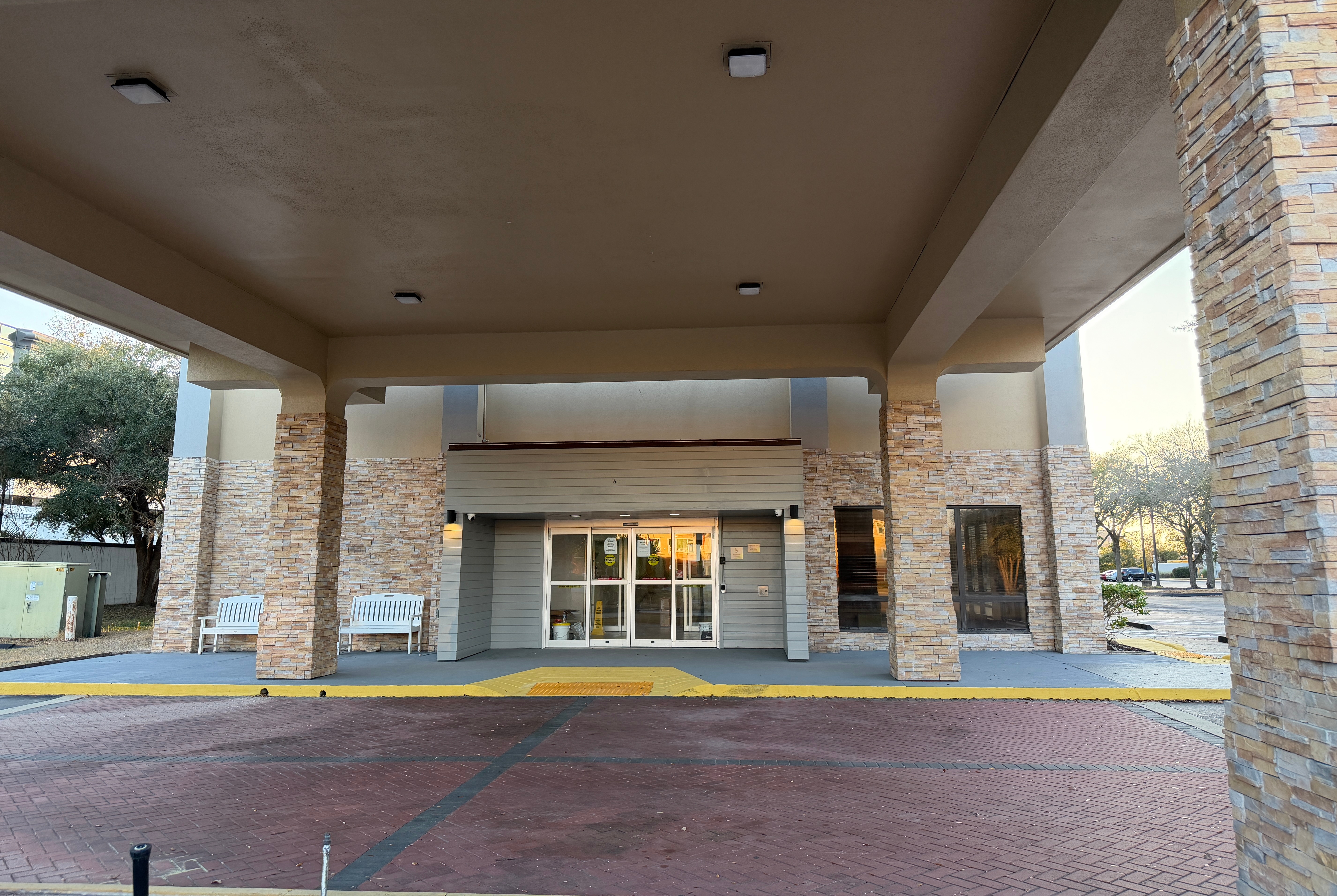 Exterior of Wingate by Wyndham Jacksonville FL hotel in Jacksonville, Florida