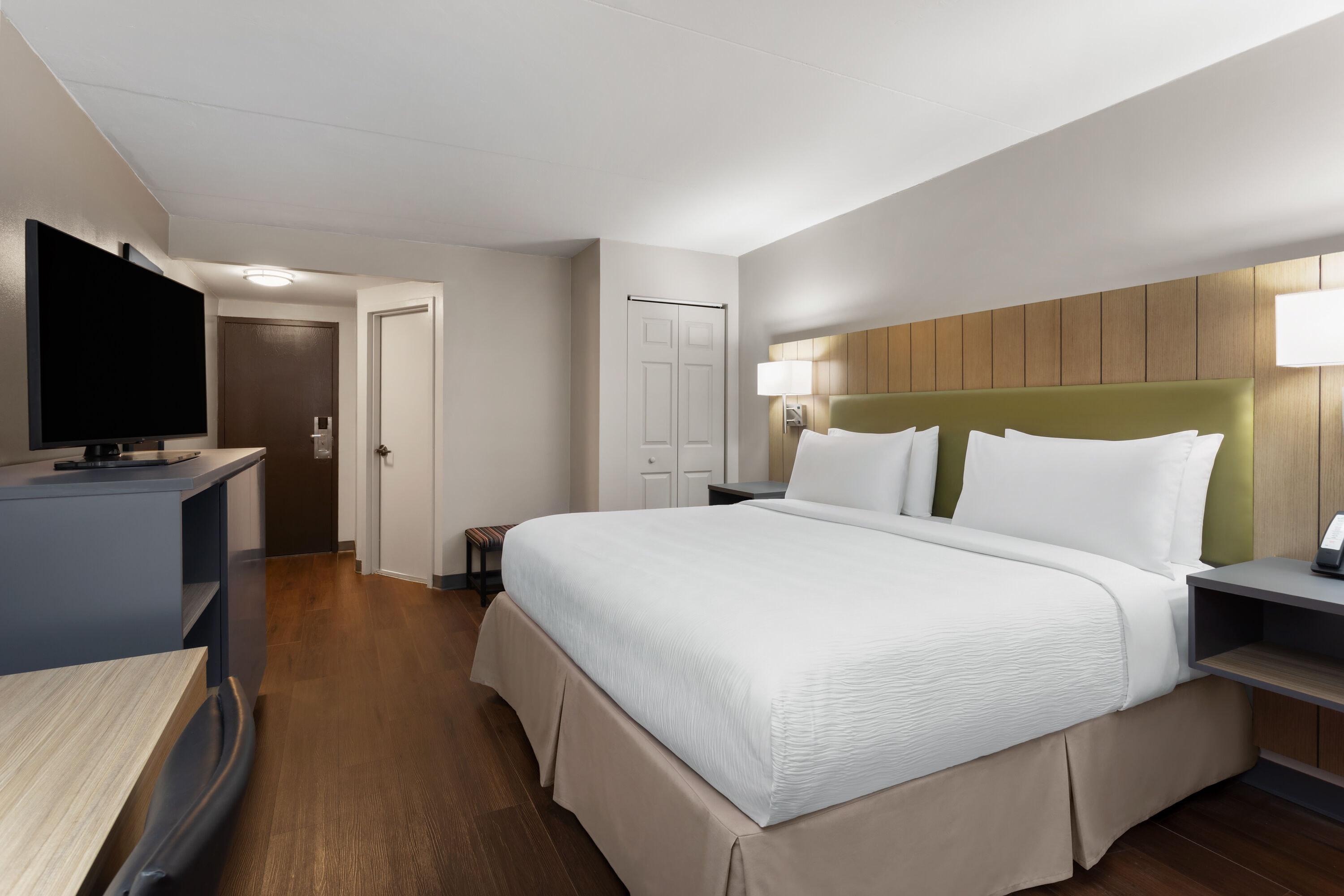 Guest room at the Wingate by Wyndham Jacksonville FL in Jacksonville, Florida