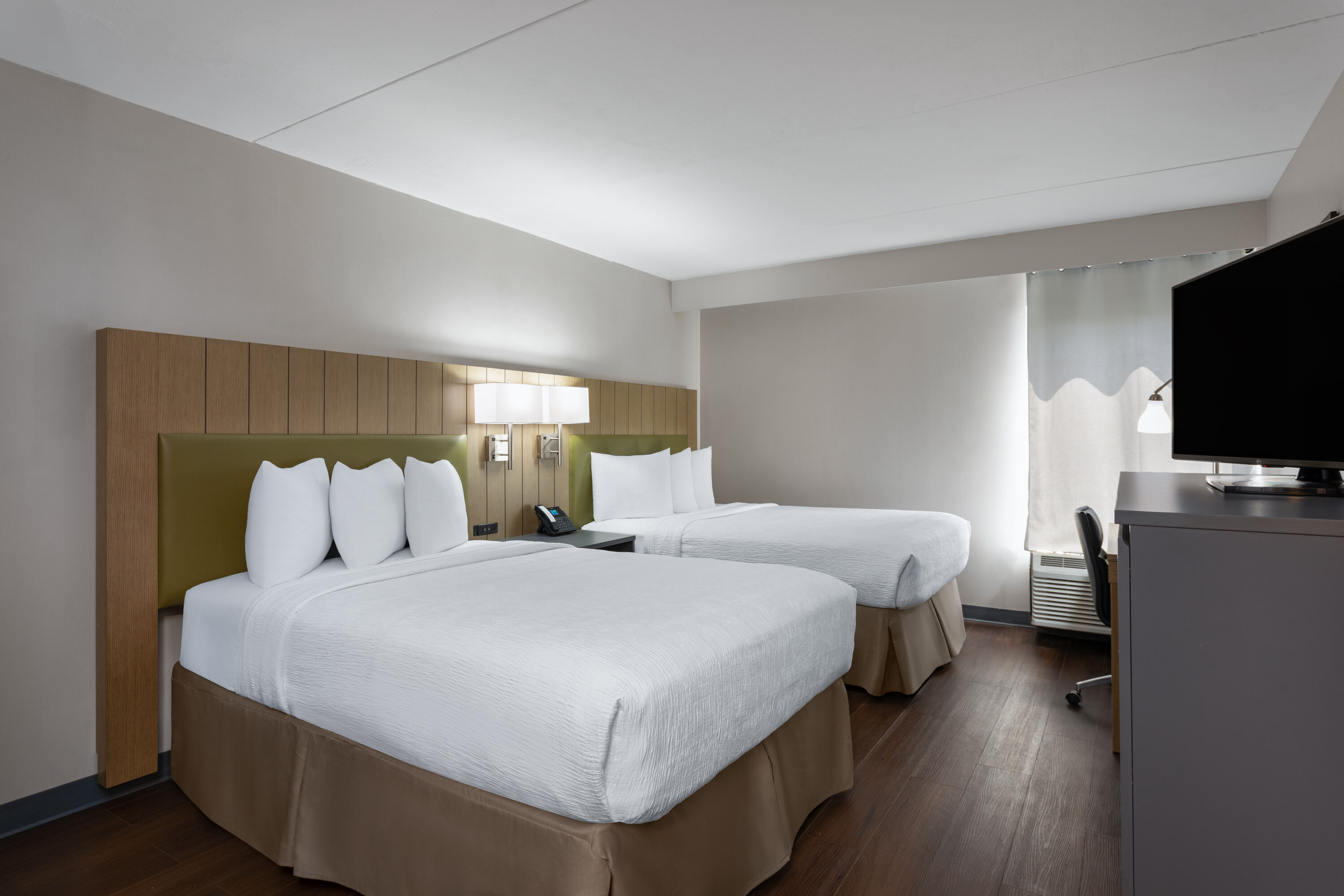 Guest room at the Wingate by Wyndham Jacksonville FL in Jacksonville, Florida