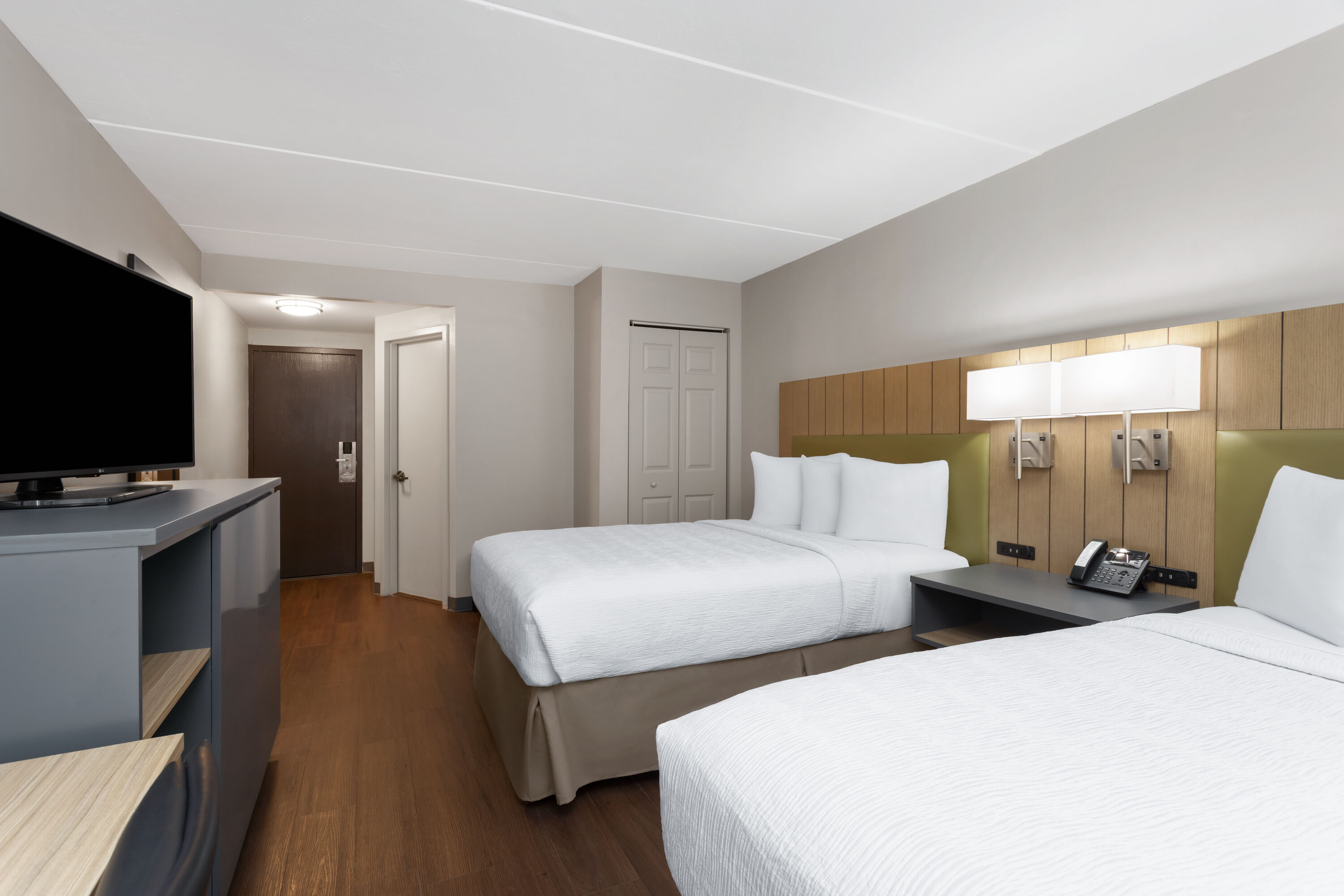Guest room at the Wingate by Wyndham Jacksonville FL in Jacksonville, Florida