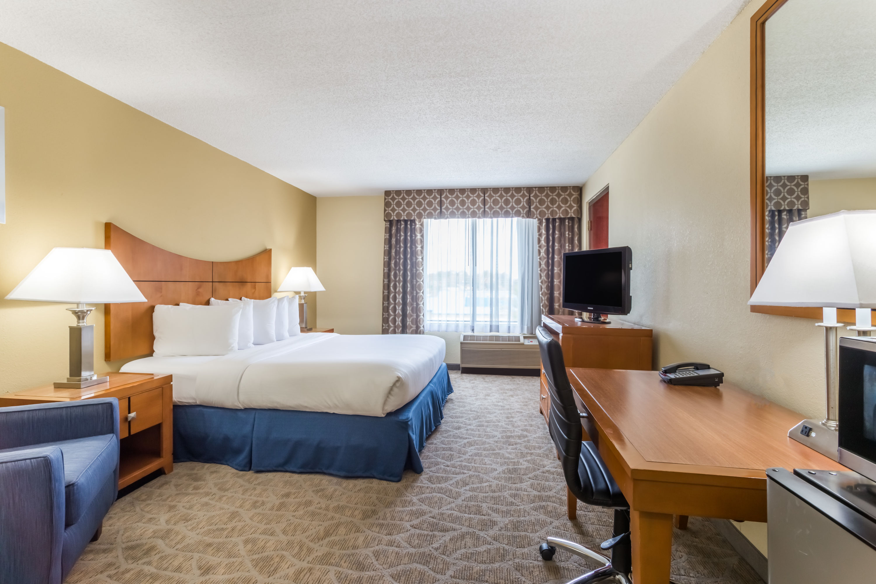 Guest room at the Wingate by Wyndham Convention Ctr Closest Universal Orlando in Orlando, Florida
