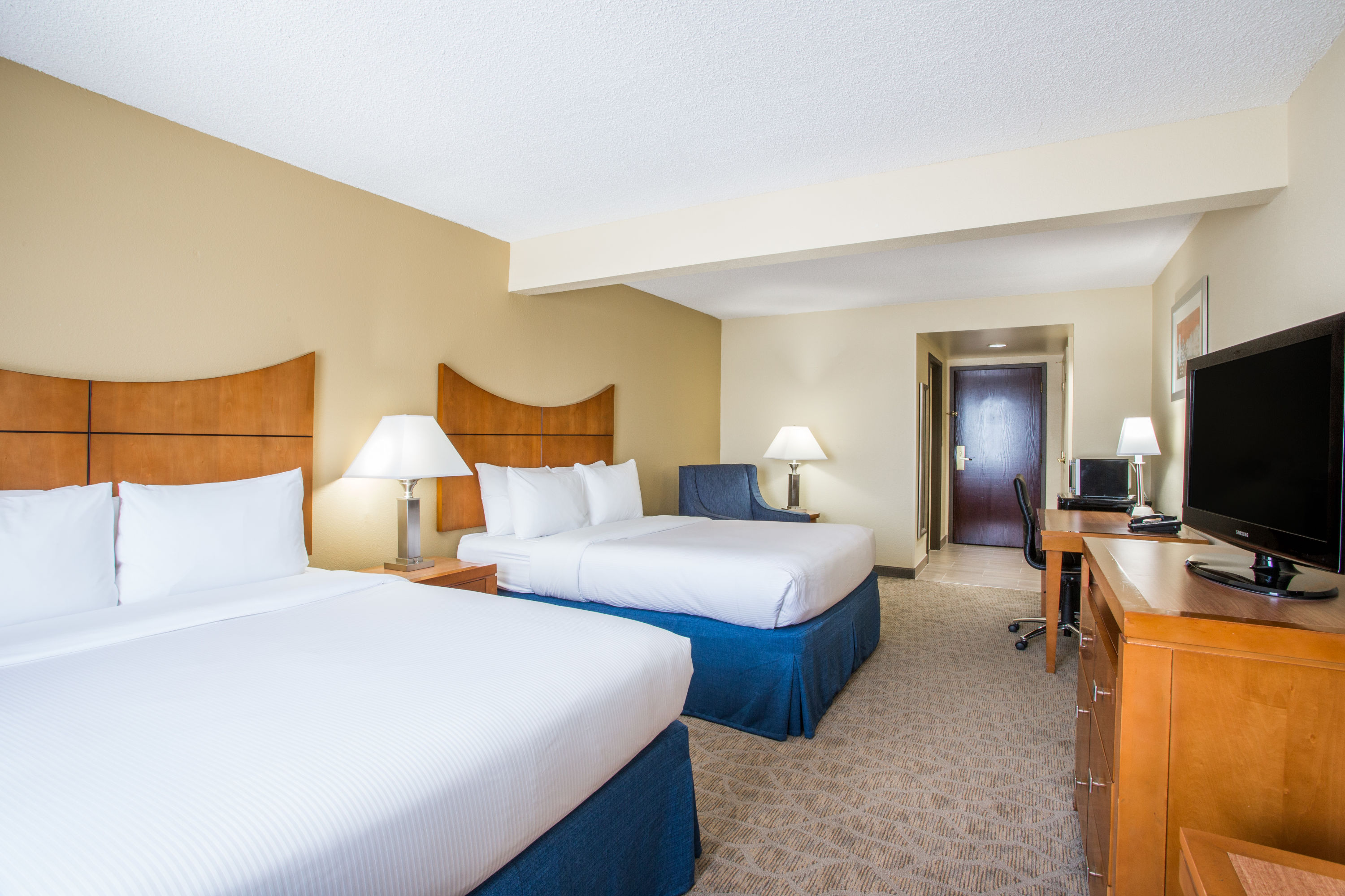 Guest room at the Wingate by Wyndham Convention Ctr Closest Universal Orlando in Orlando, Florida