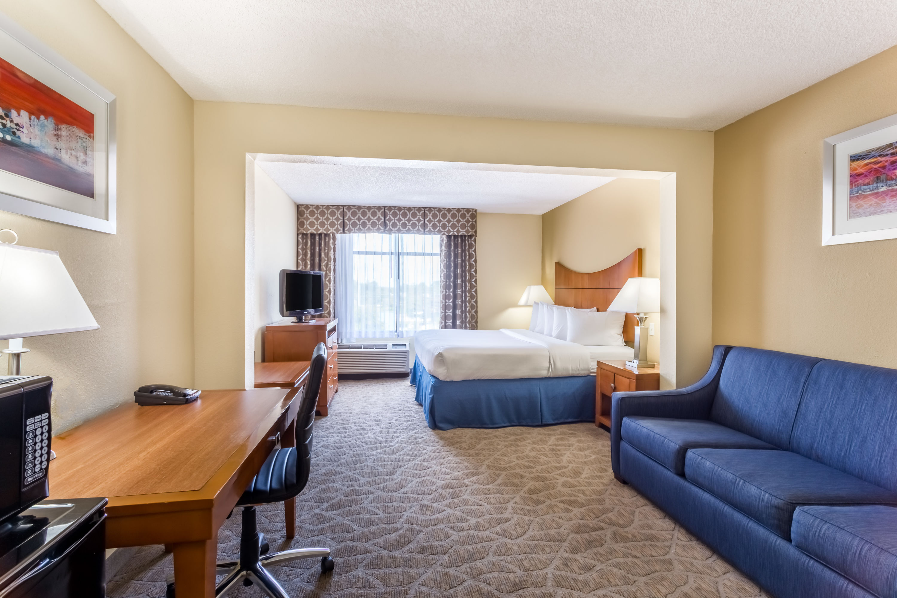 Guest room at the Wingate by Wyndham Convention Ctr Closest Universal Orlando in Orlando, Florida