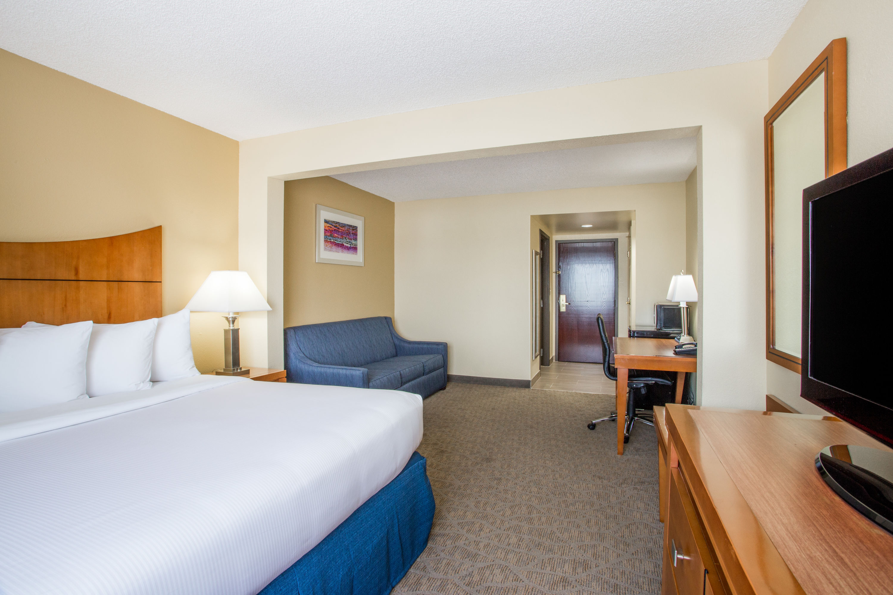 Guest room at the Wingate by Wyndham Convention Ctr Closest Universal Orlando in Orlando, Florida