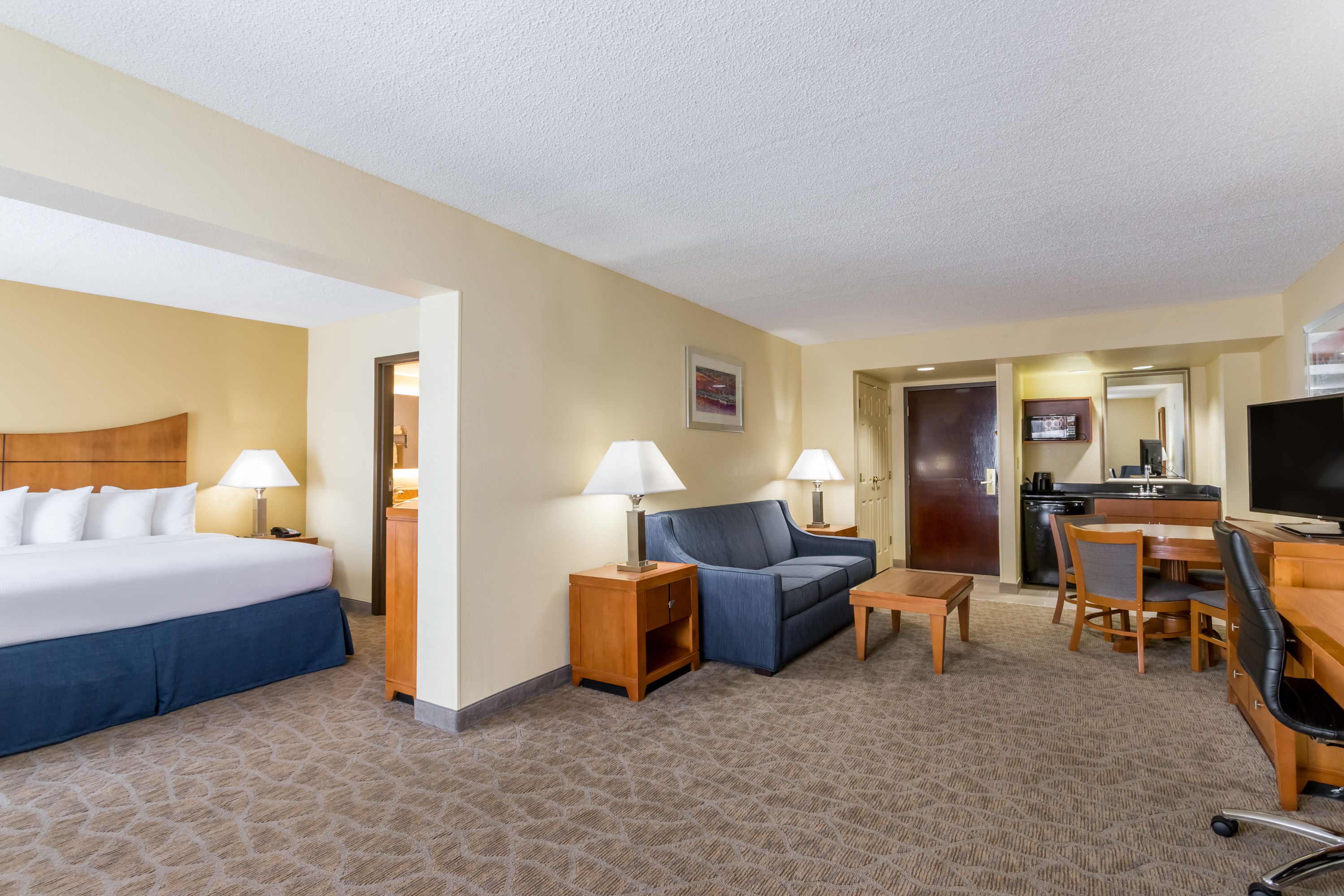 Guest room at the Wingate by Wyndham Convention Ctr Closest Universal Orlando in Orlando, Florida