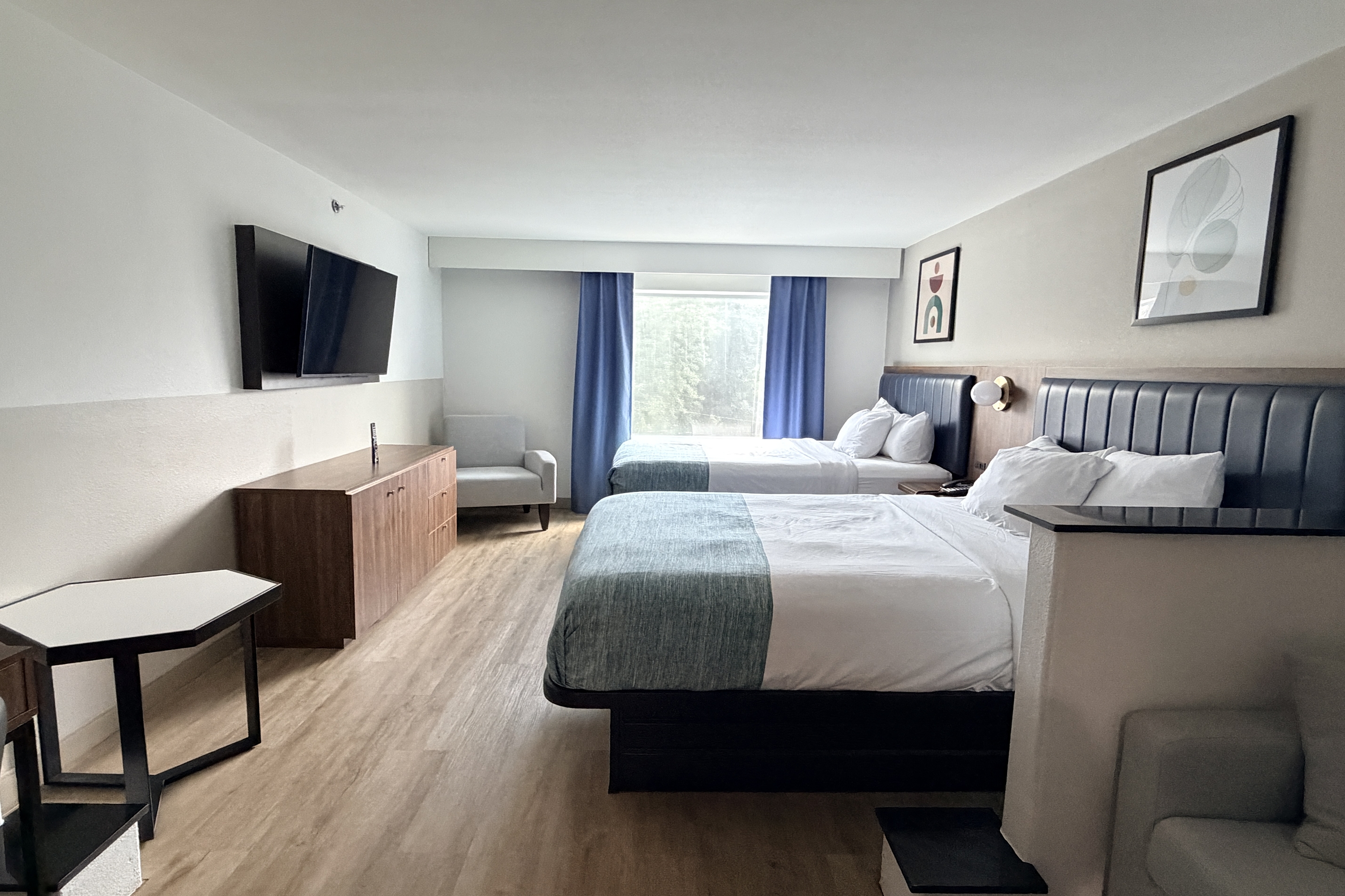 Guest room at the Wingate by Wyndham Athens Near Downtown in Athens, Georgia