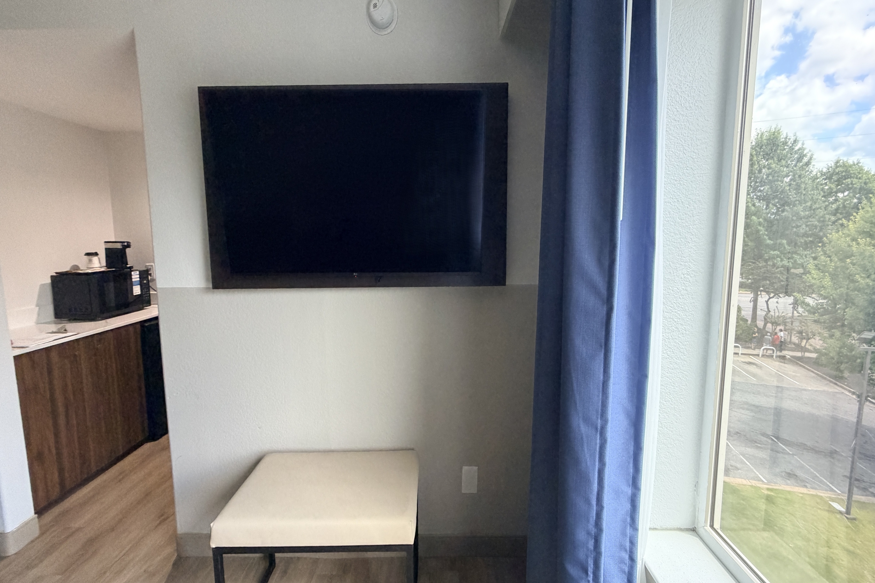 Guest room at the Wingate by Wyndham Athens Near Downtown in Athens, Georgia