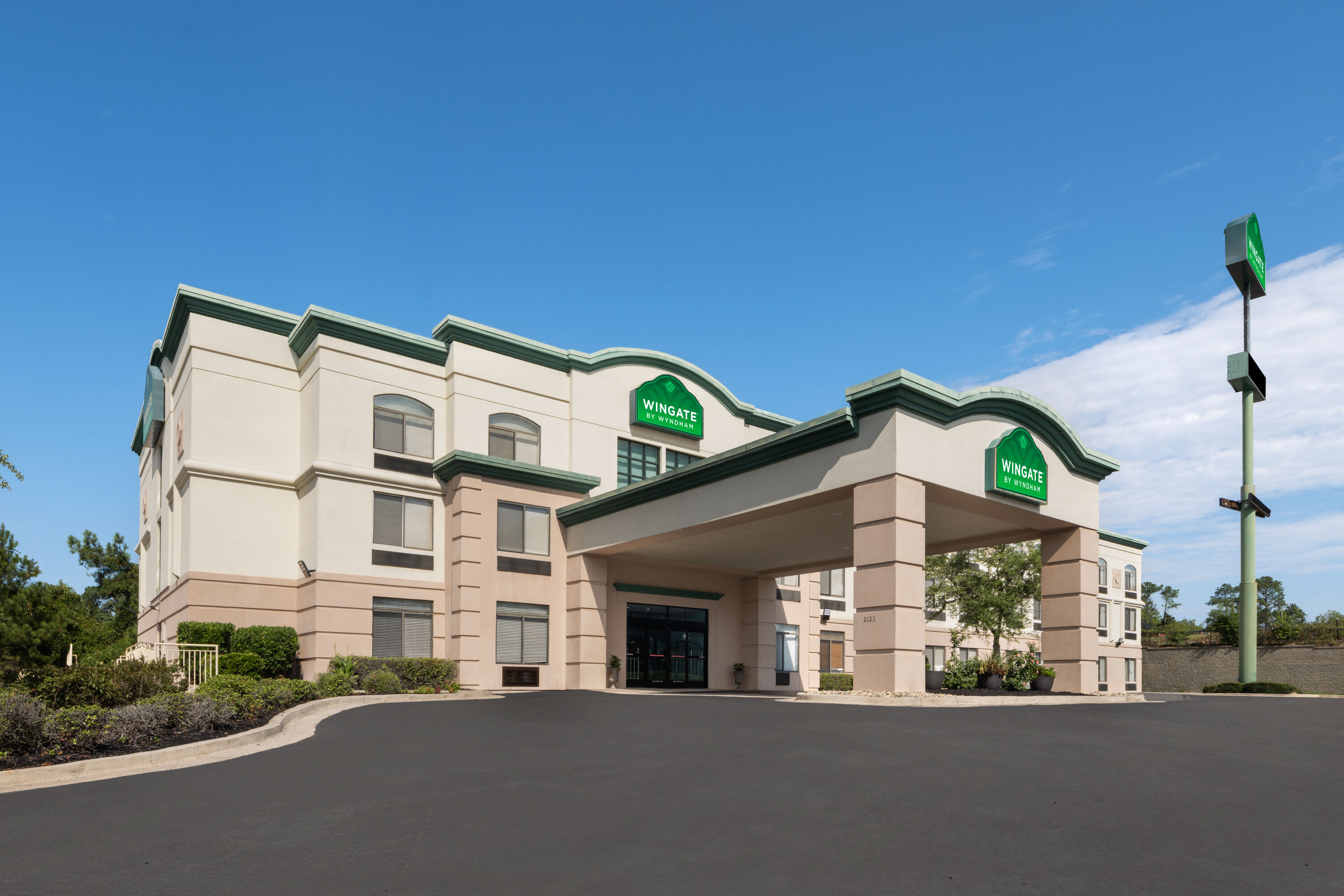 Exterior Day Image of Wingate by Wyndham Augusta/Fort Eisenhower hotel in Augusta, Georgia