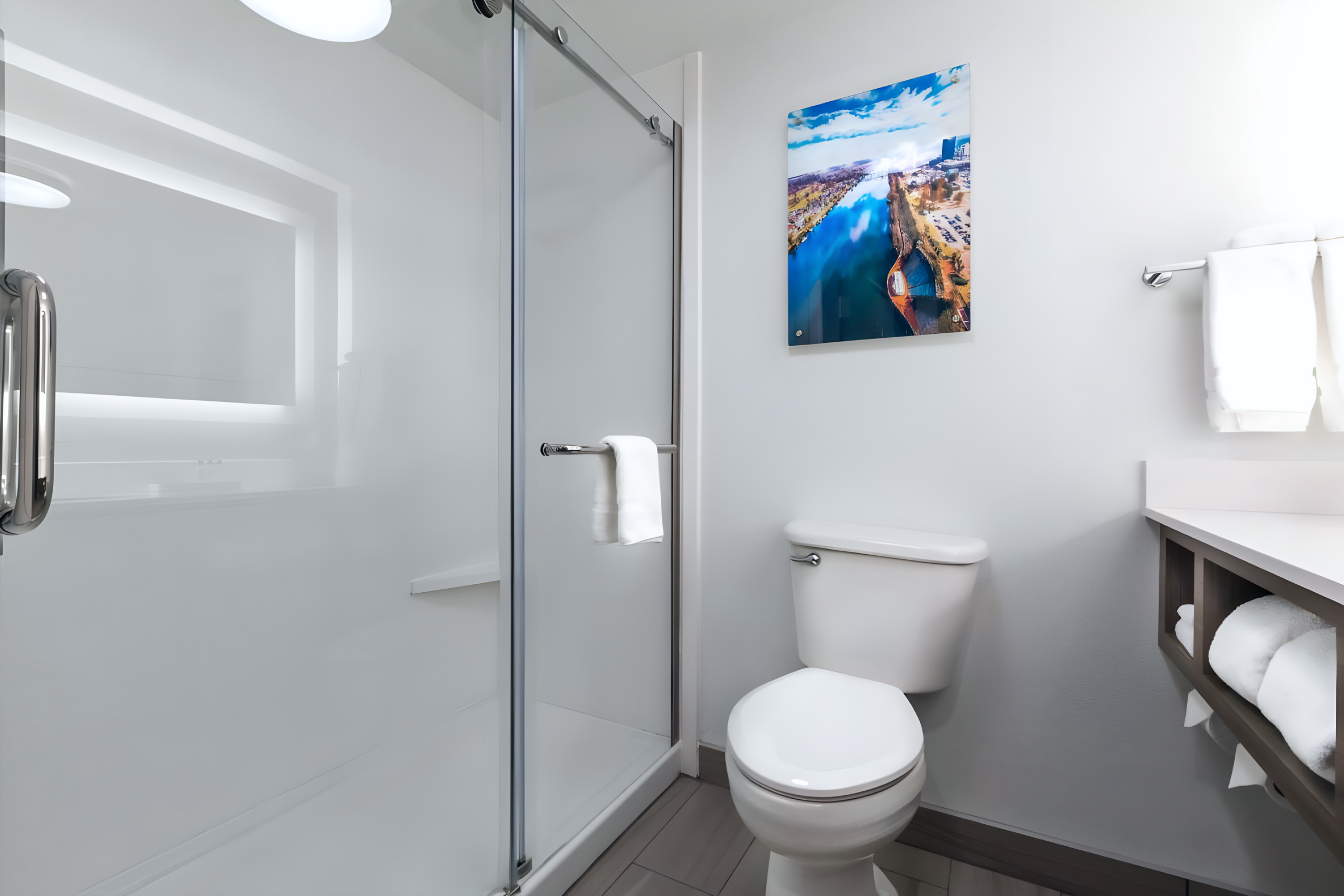 Guest room bath at the Wingate by Wyndham Augusta Washington Road in Augusta, Georgia