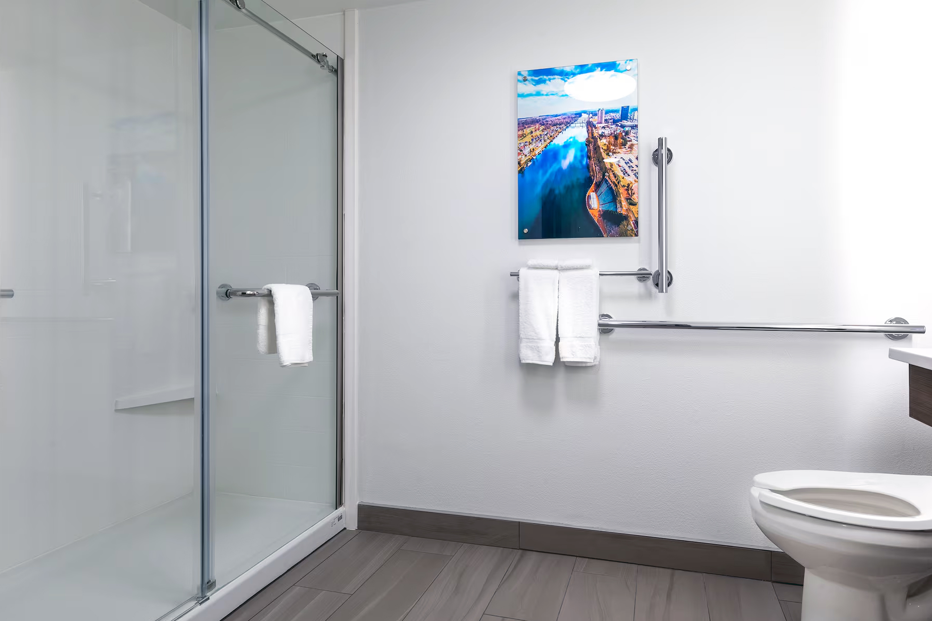 Guest room bath at the Wingate by Wyndham Augusta Washington Road in Augusta, Georgia