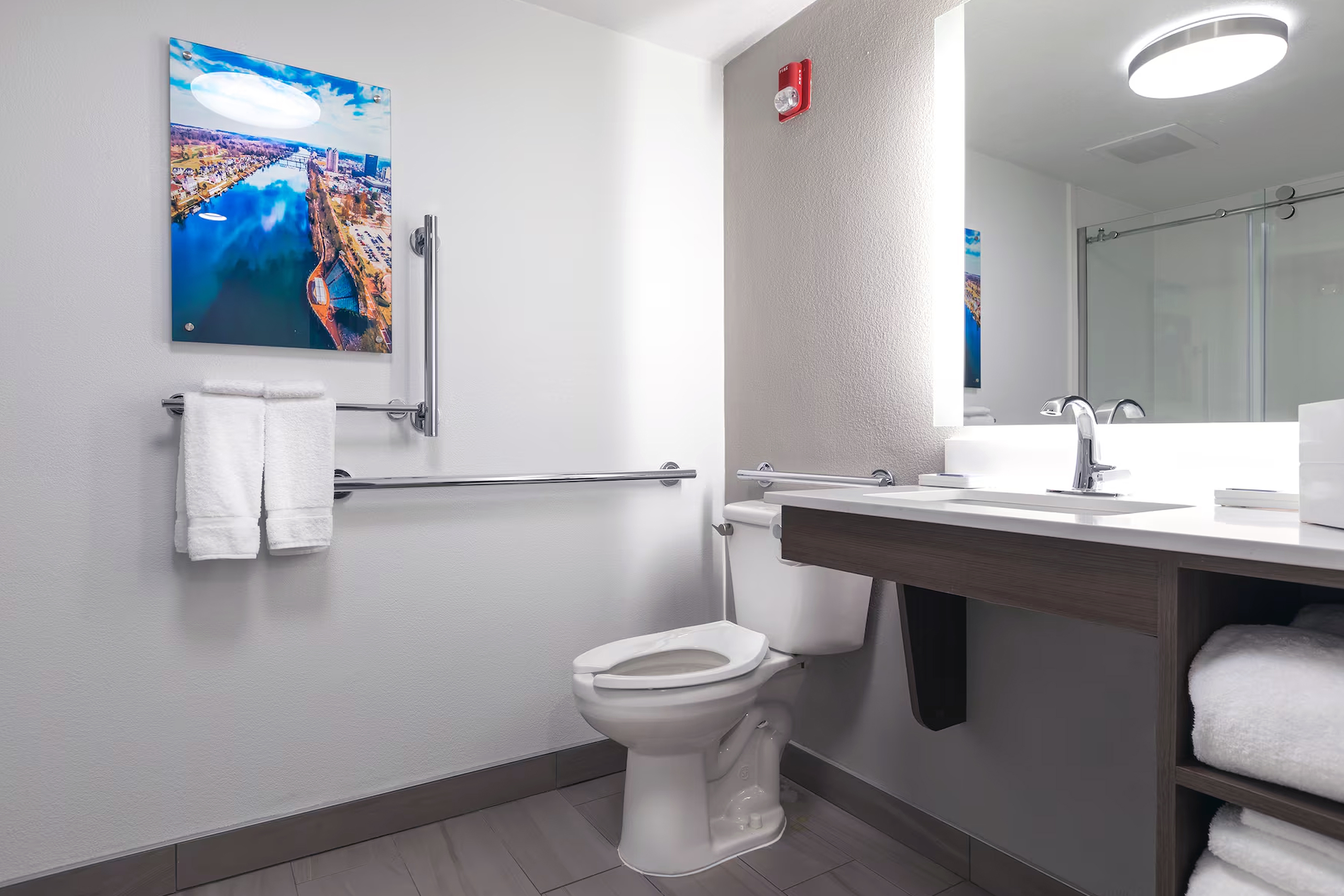 Guest room bath at the Wingate by Wyndham Augusta Washington Road in Augusta, Georgia