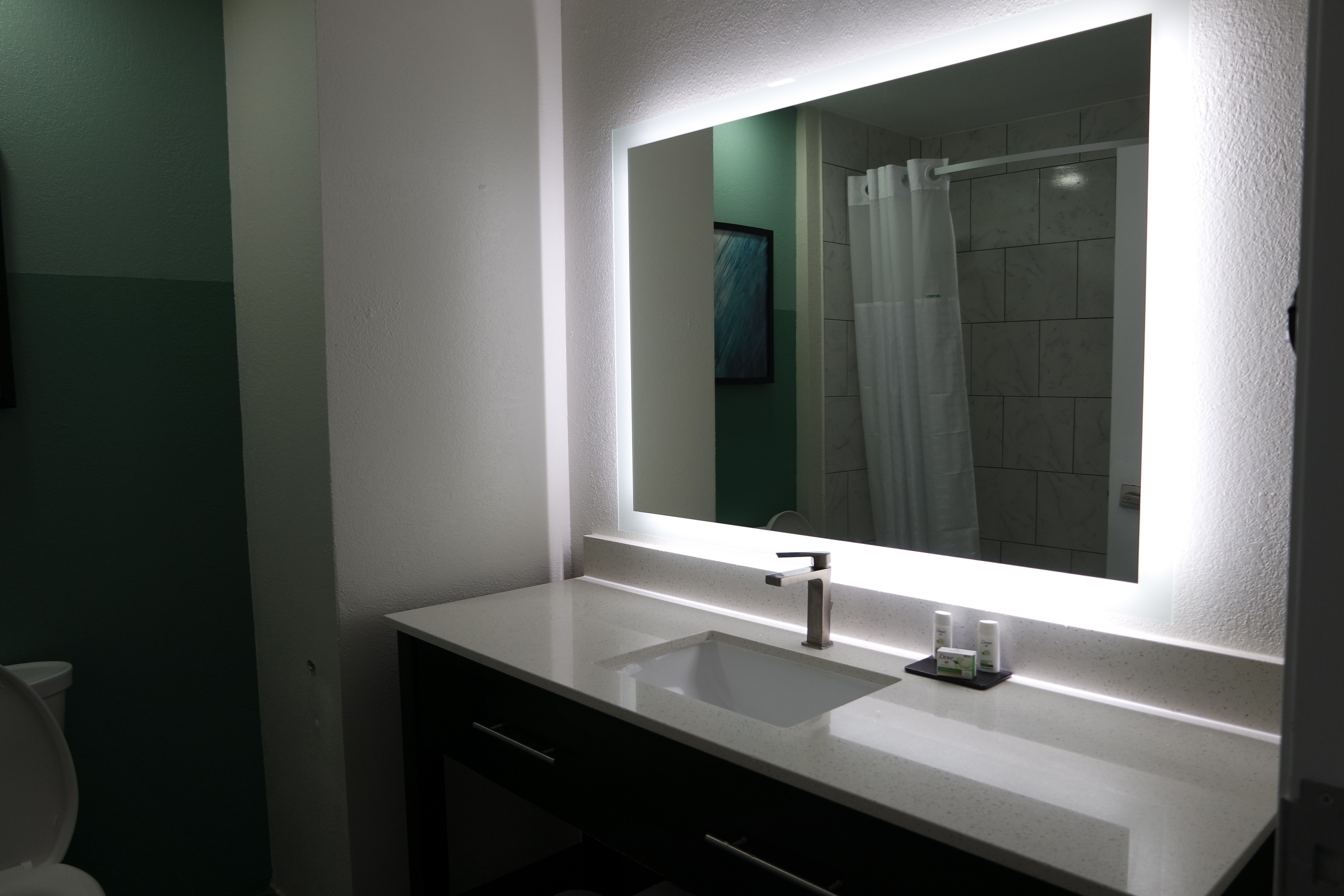 Guest room bath at the Wingate by Wyndham Kings Bay Naval Base in Kingsland, Georgia